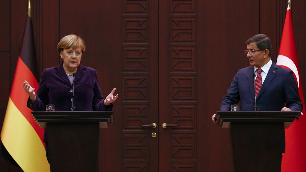 Merkel auf Pressekonferenz mit Davutoglu