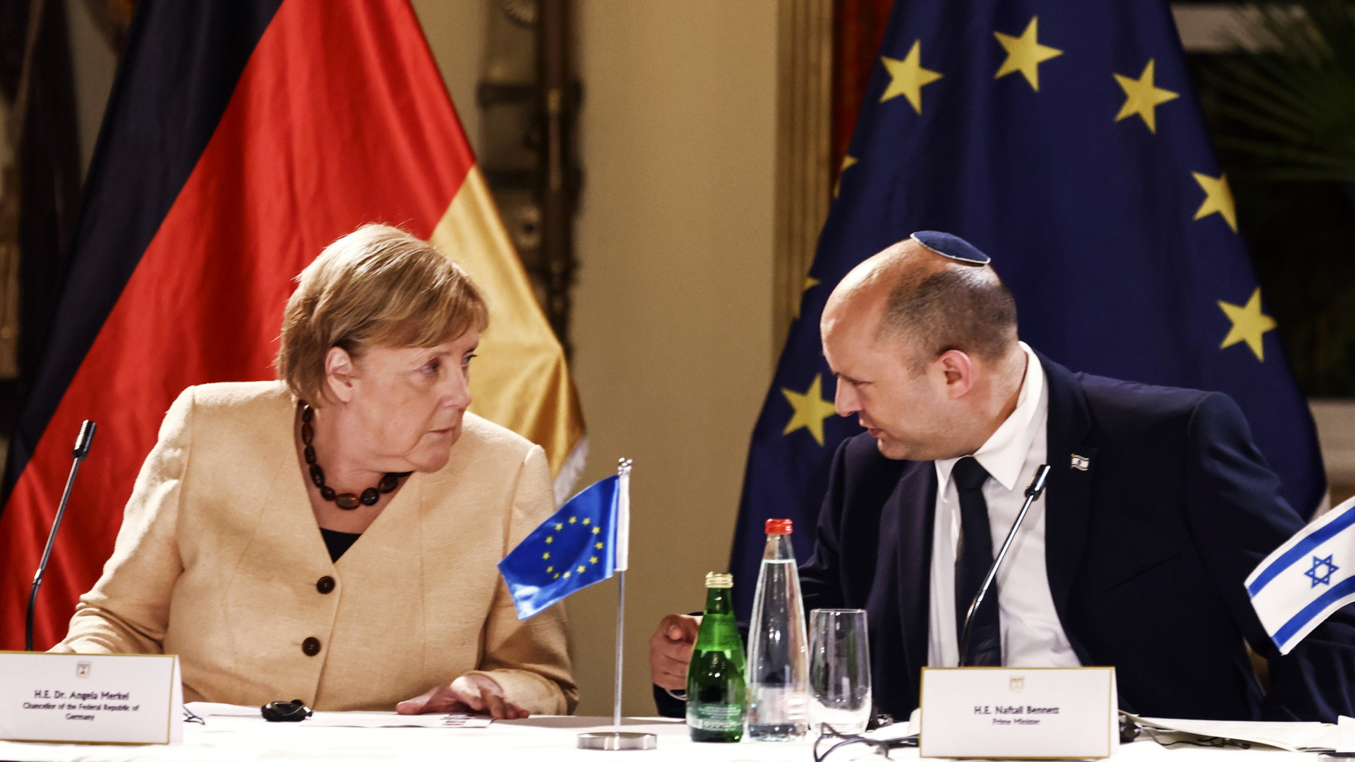 Merkel und Bennett | AP