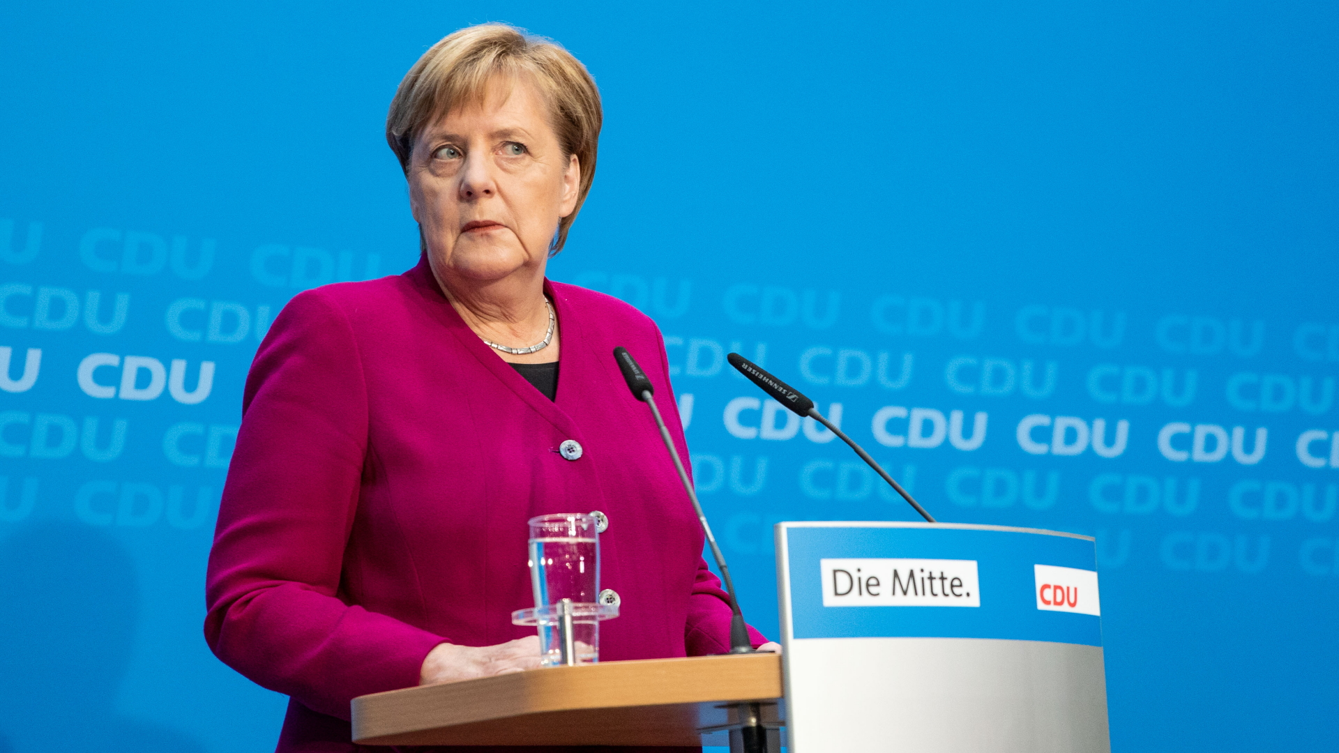 Noch-CDU-Chefin Angela Merkel | Bildquelle: OMER MESSINGER/EPA-EFE/REX/Shutt
