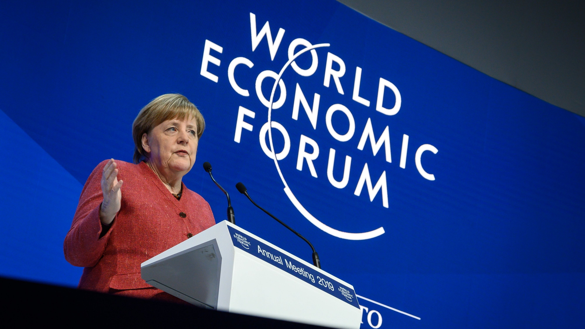 Bundeskanzlerin Angela Merkel bei ihrer Rede vor dem Weltwirtschaftsforum in Davos. | Bildquelle: AFP