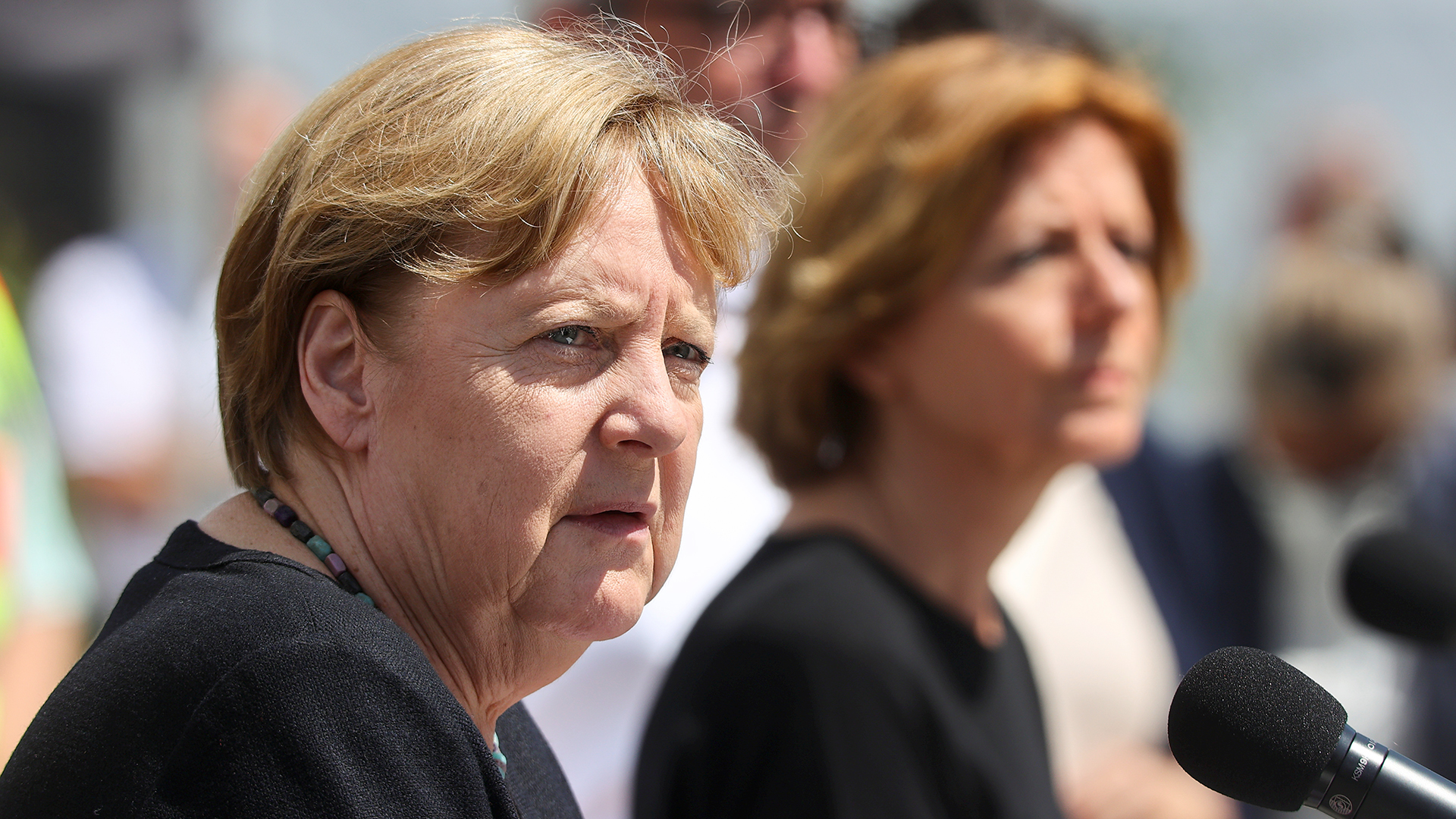 Angela Merkel und Malu Dreyer während einer Pressekonferenz zur Hochwasserkatastrophe | REUTERS