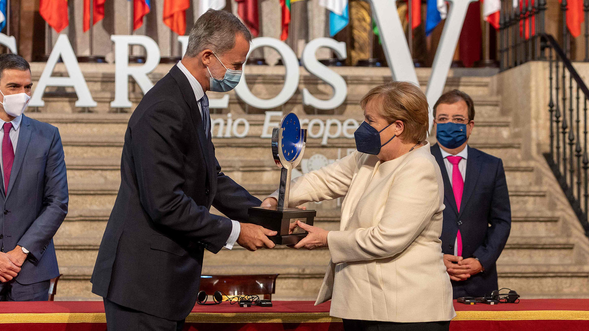 Bundeskanzlerin Angela Merkel erhält den Europapreis "Karl V.". | AFP