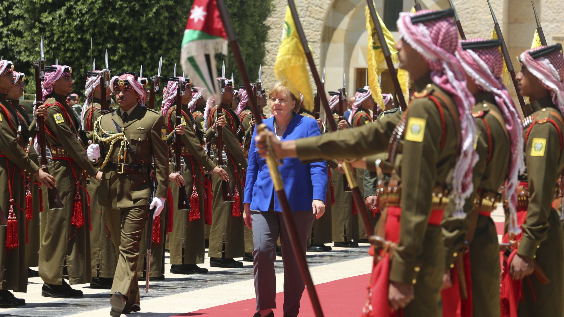Besuch in  Jordanien: Merkel sagt Millionenkredit zu
