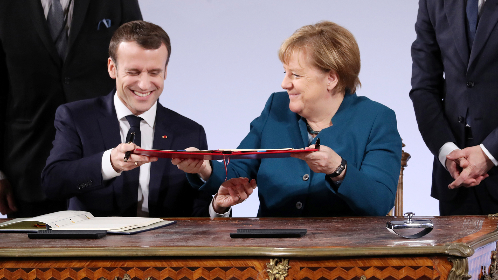  Emmanuel Macron und Angela Merkel unterzeichnen Aachener Vertrag