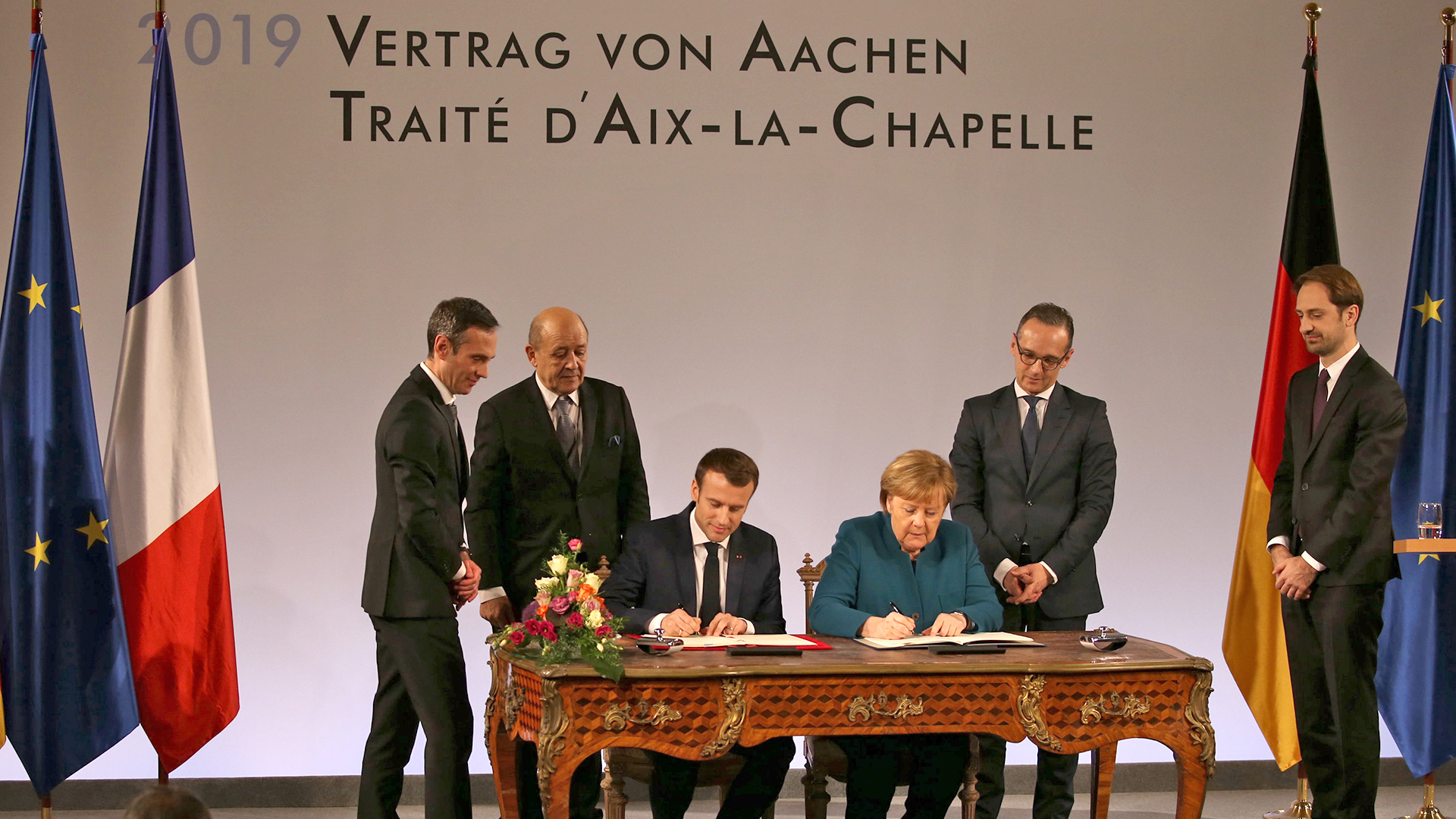  Emmanuel Macron und Angela Merkel unterzeichnen Aachener Vertrag | dpa