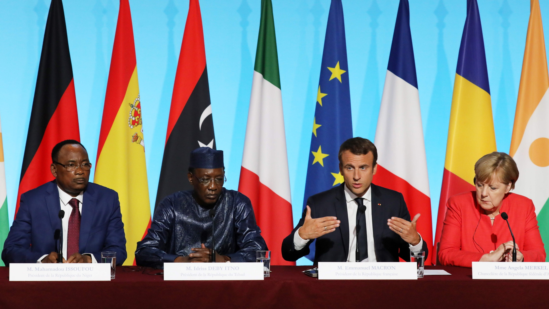 Nigerias Präsident Issoufou, Tschads Präsident Deby, Frankreichs Präsident Macron and Kanzlerin Merkel  | AFP