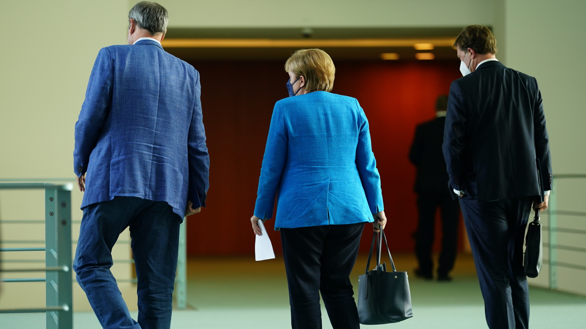 Merkel nach der Konferenz mit den Ministerpräsidenten zur Corona-Lage | EPA