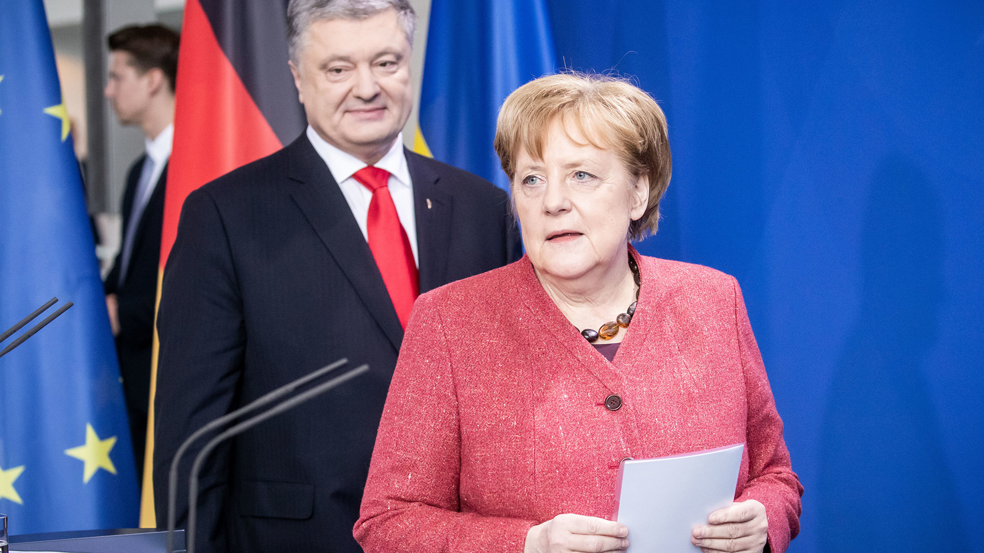 Angela Merkel mit Petro Poroschenko, Archivbild | dpa