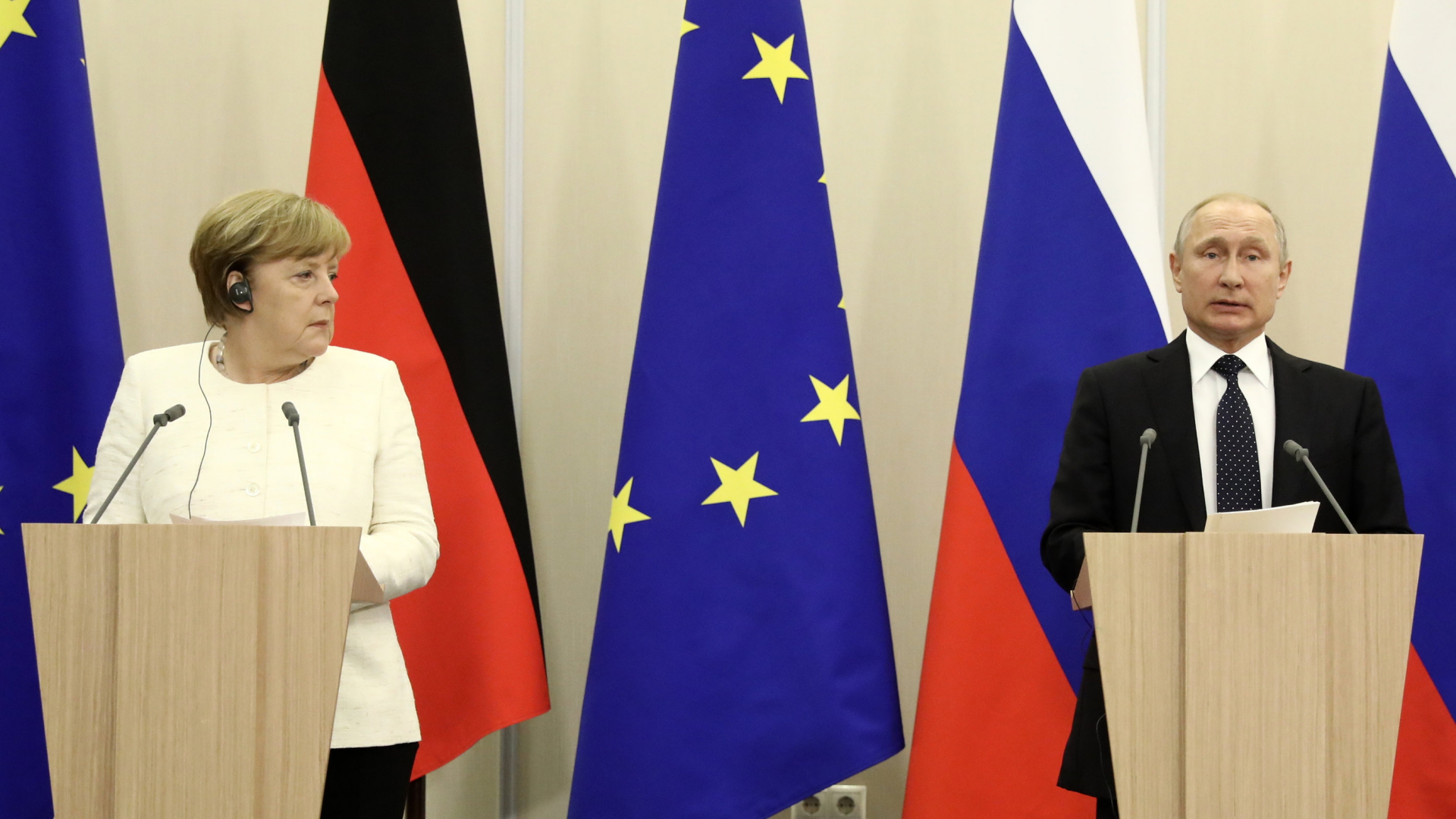 Merkel und Putin in Sotschi | dpa