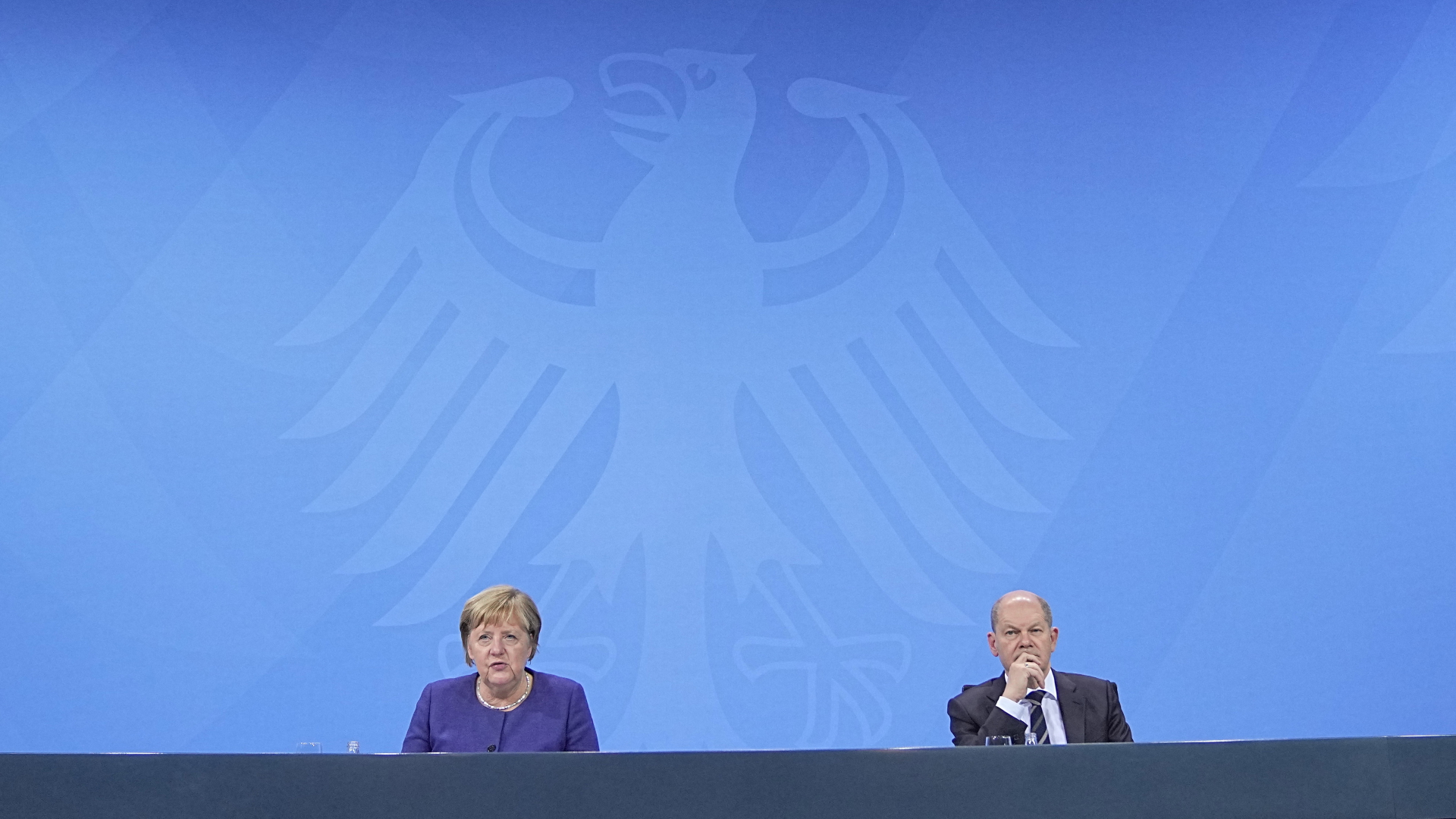 Merkel und Scholz während einer Pressekonferenz (Archivbild) | Bildquelle: dpa