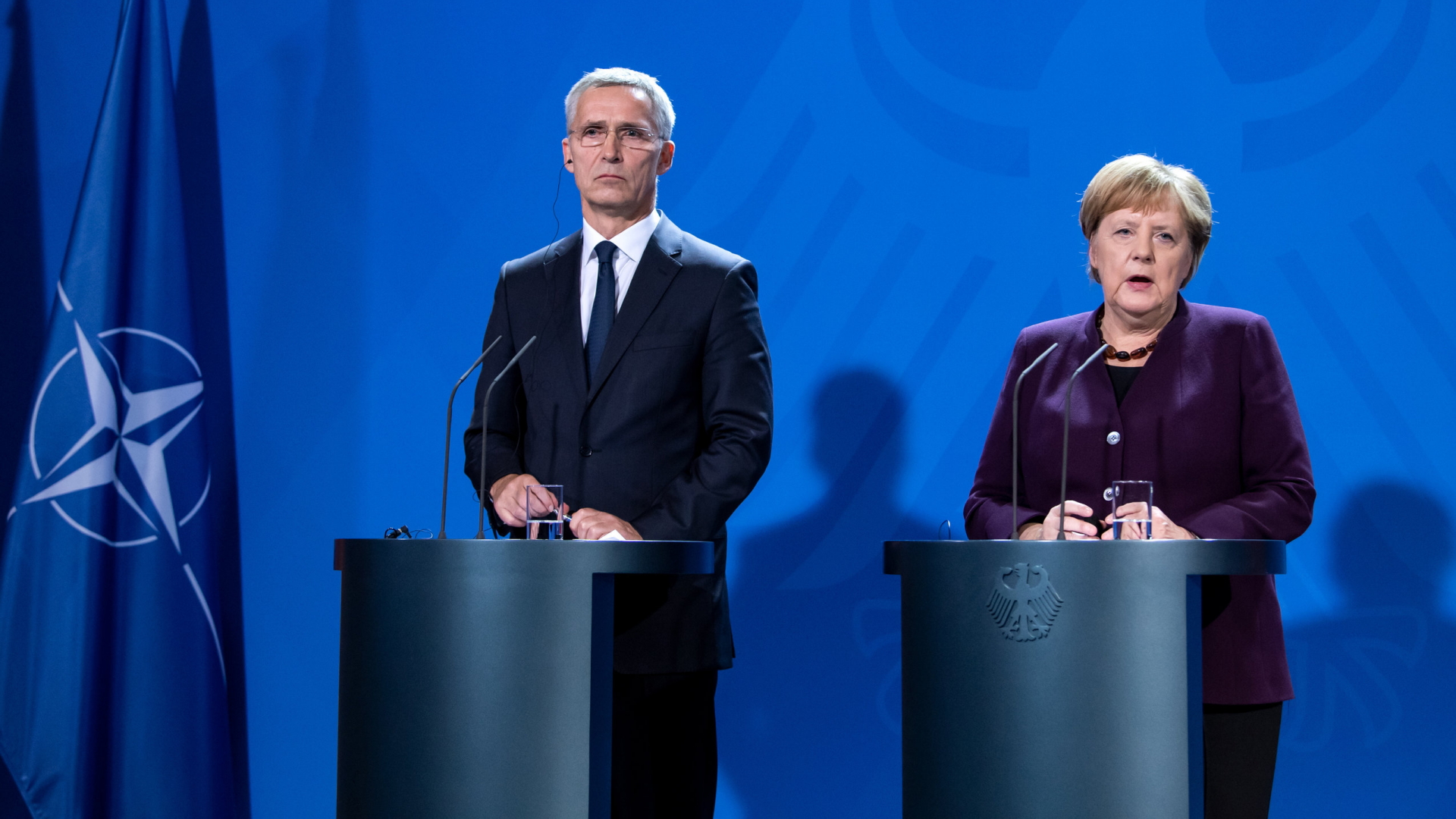 Bundeskanzlerin Angela Merkel und NATO-Generalsekretär Stoltenberg nach einem Treffen in Berlin. | dpa