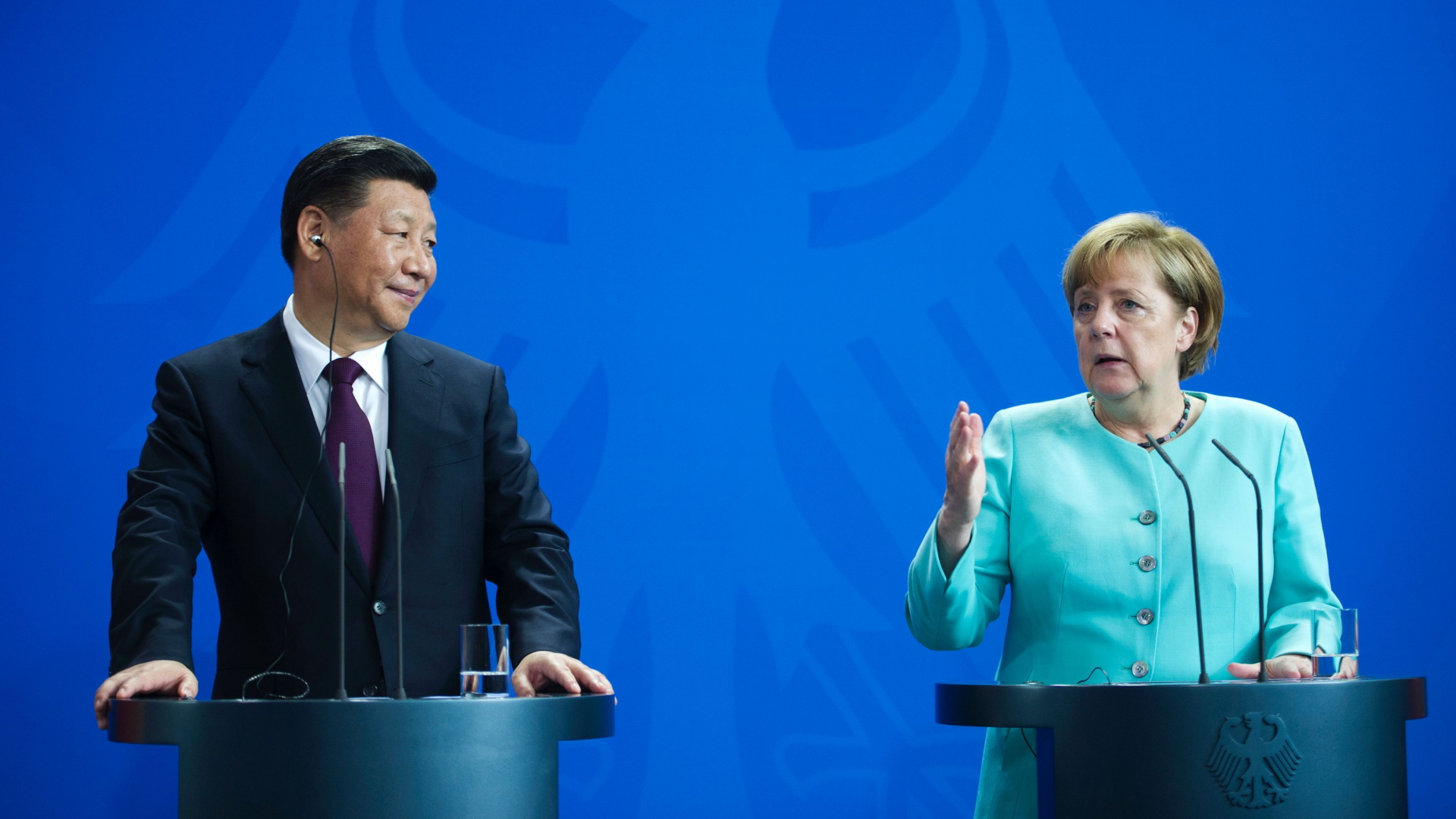 Kanzlerin Merkel auf einer gemeinsamen Pressekonferenz mit dem chinesischen Staatspräsidenten Xi. | AFP