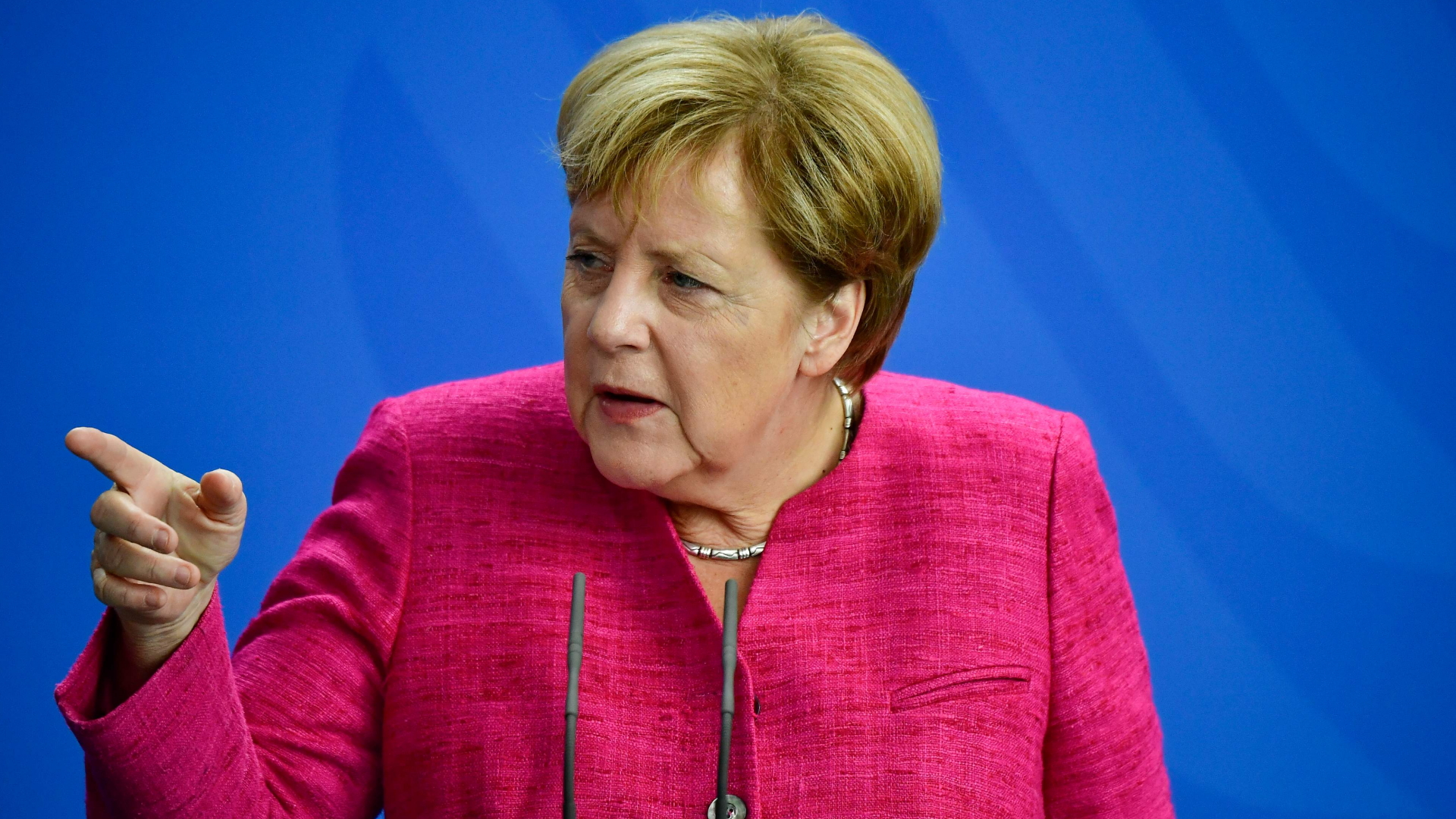 Angela Merkel gestikuliert während einer Pressekonferenz in Berlin | AFP