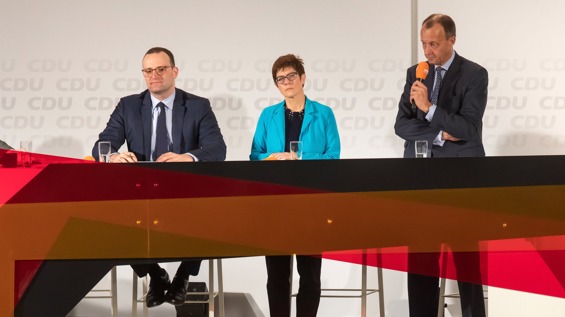 Jens Spahn, Annegret Kramp-Karrenbauer und Friedrich Merz (von links) auf der CDU-Regionalkonferenz in Thüringen | Bildquelle: dpa