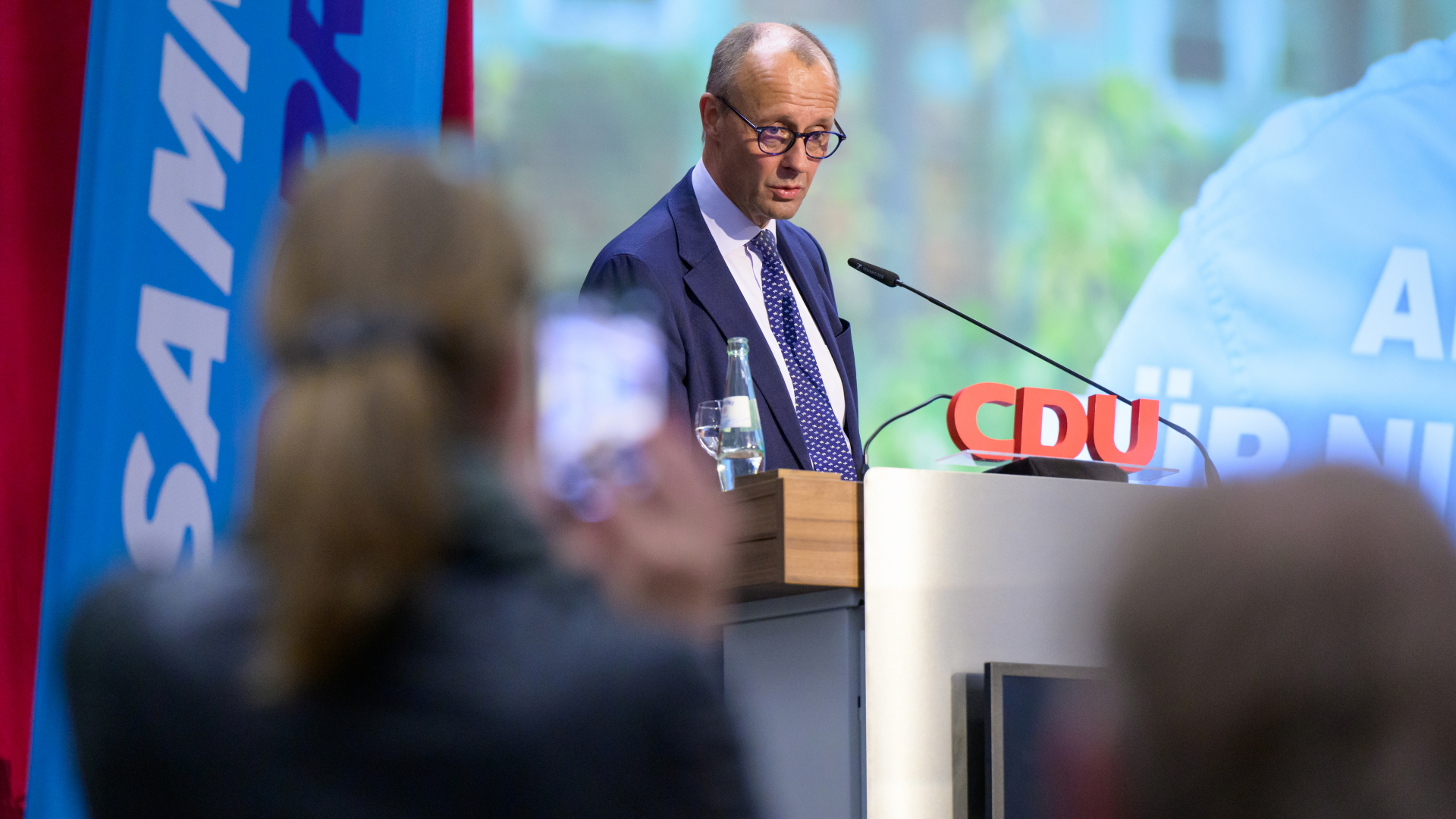 Friedrich Merz, CDU-Bundesvorsitzender, spricht bei einer Wahlkampfveranstaltung der CDU Niedersachsen. | dpa