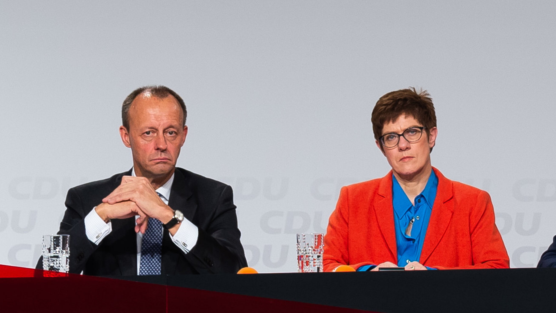 Merz und Kramp-Karrenbauer bei CDU-Regionalkonferenz | Bildquelle: dpa