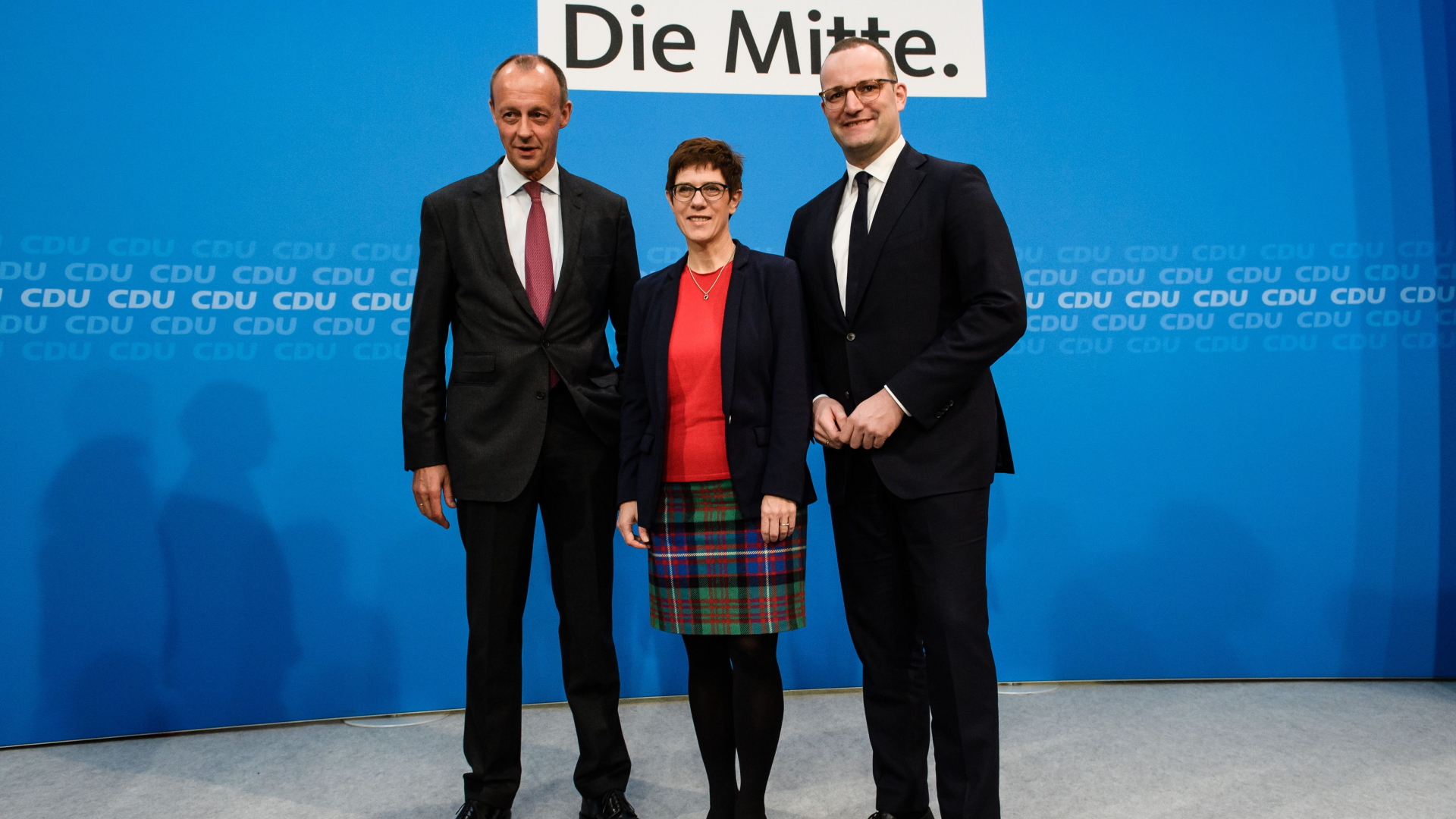 Friedrich Merz, Annegret Kramp-Karrenbauer und Jens Spahn | Bildquelle: CLEMENS BILAN/EPA-EFE/REX/Shutte