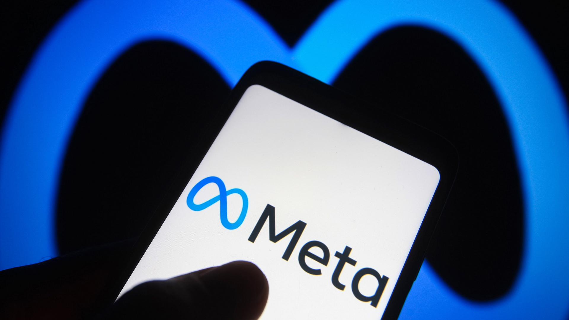 Logo des Meta-Konzerns auf einem Smartphone | dpa