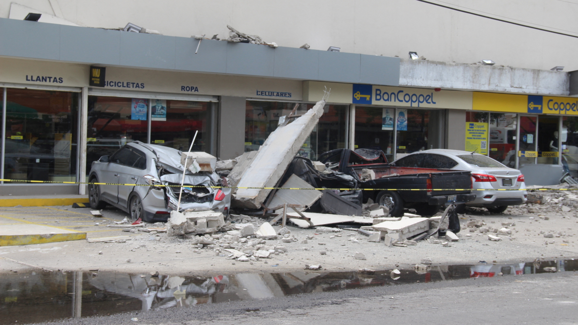 Schäden nach einem Erdbeben im mexikanischen Manzanillo. | REUTERS