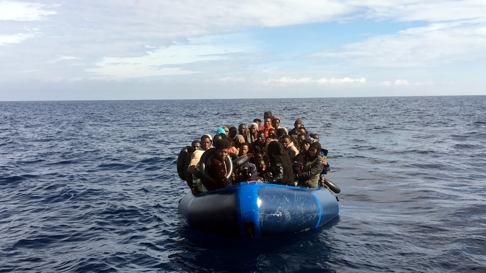Migranten auf dem Mittelmeer | Bildquelle: REUTERS