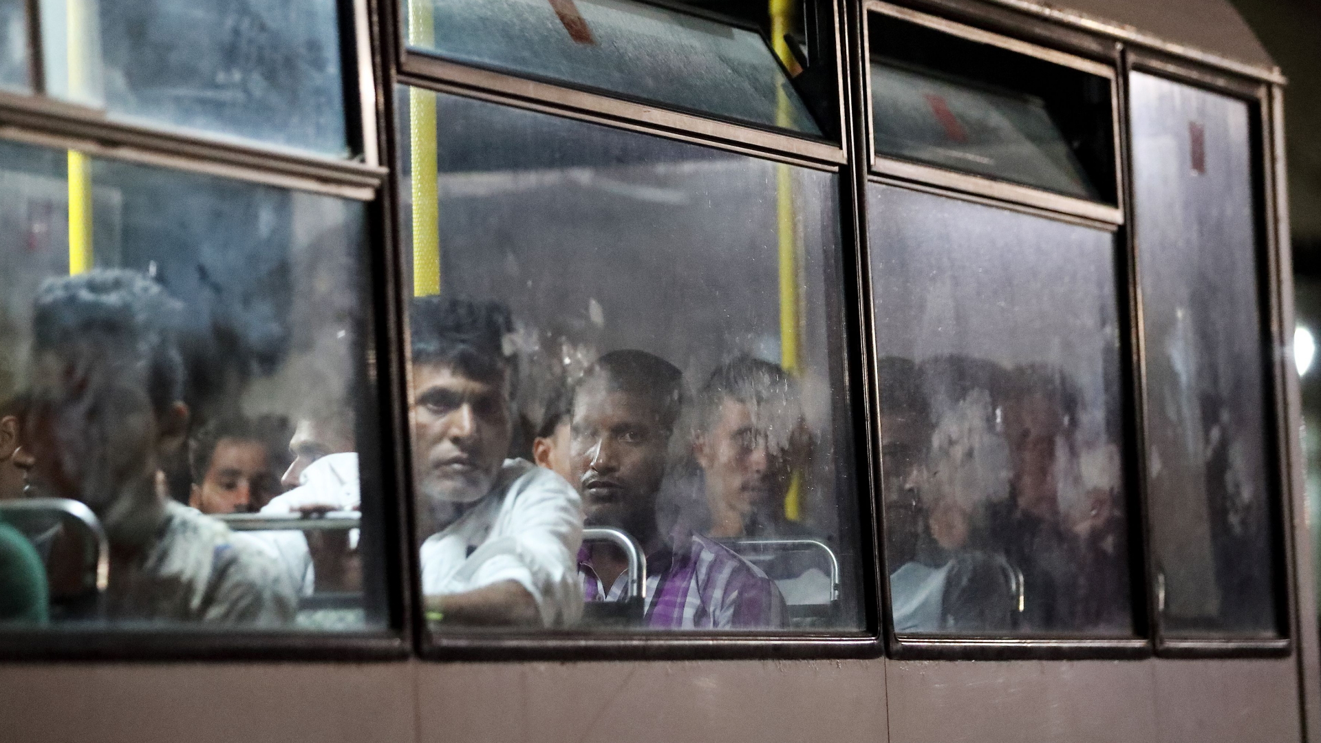 Flüchtlinge in einem Bus in Malta. | DOMENIC AQUILINA/EPA-EFE/REX