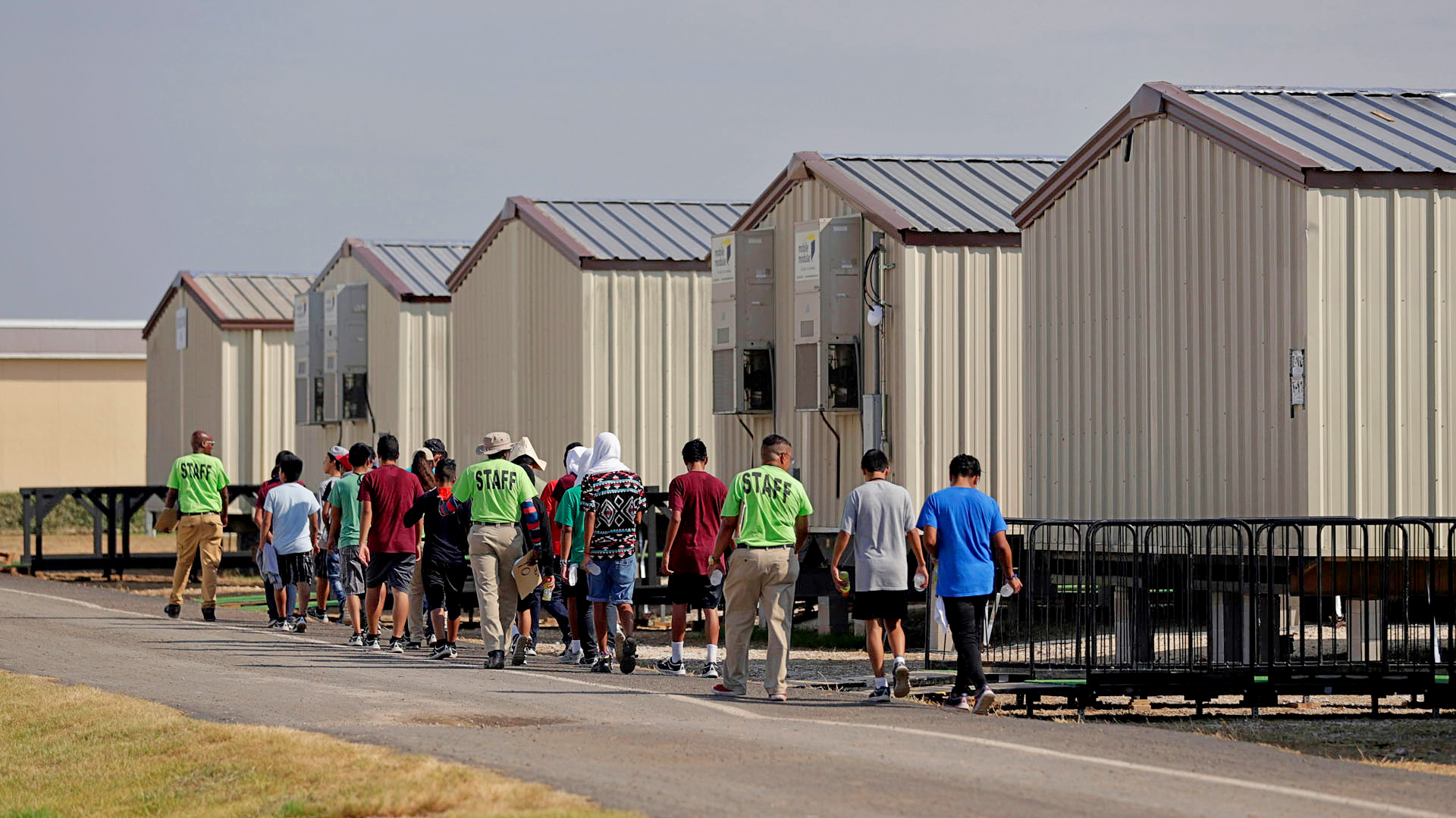 Blick in ein Lager für illegal eingereiste, junge Migranten in Texas | AP