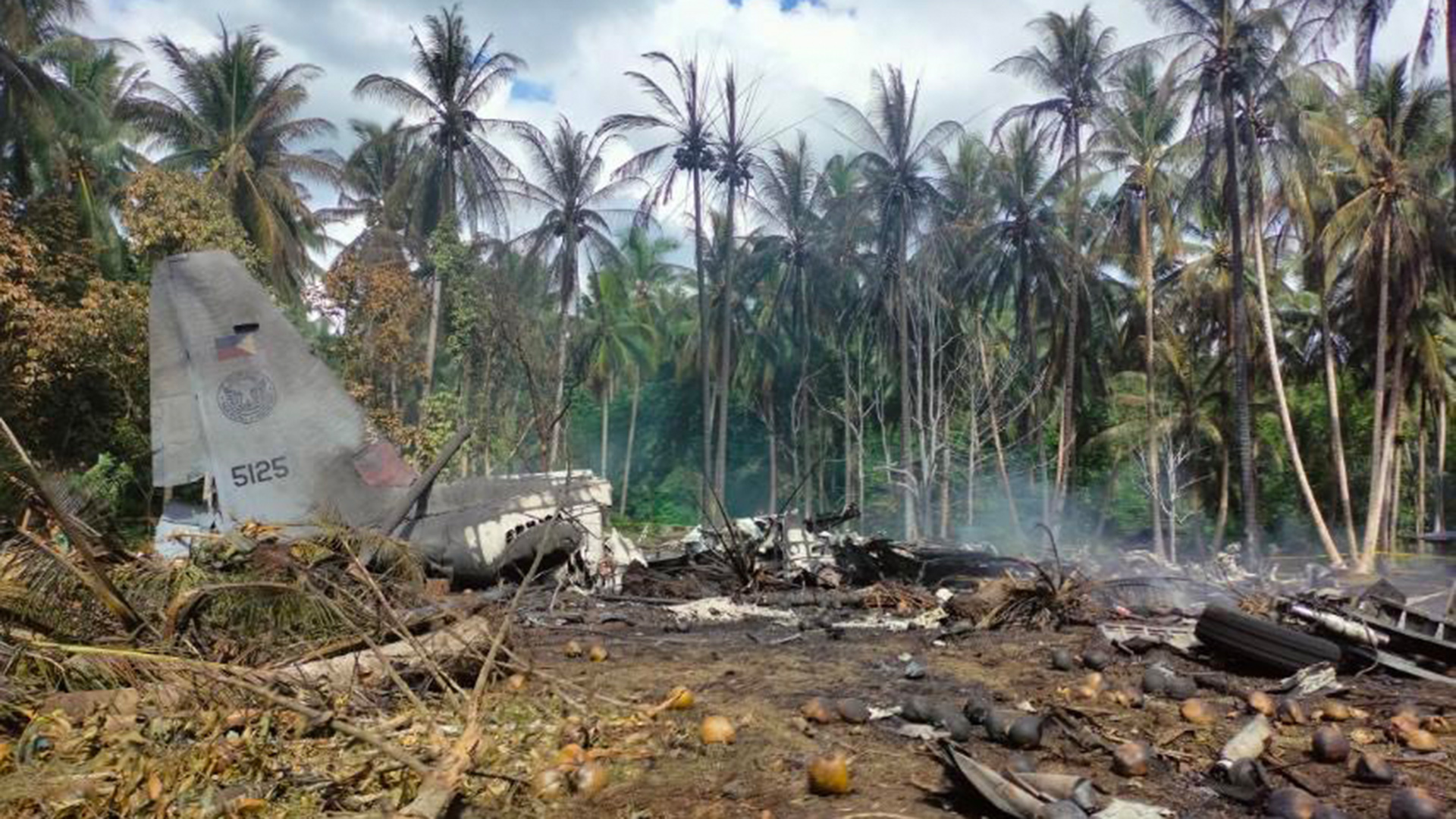 Das abgestürzte Lockheed C-130 Flugzeug der philippinischen Luftwaffe, Provinz Sulu/Philippinen.