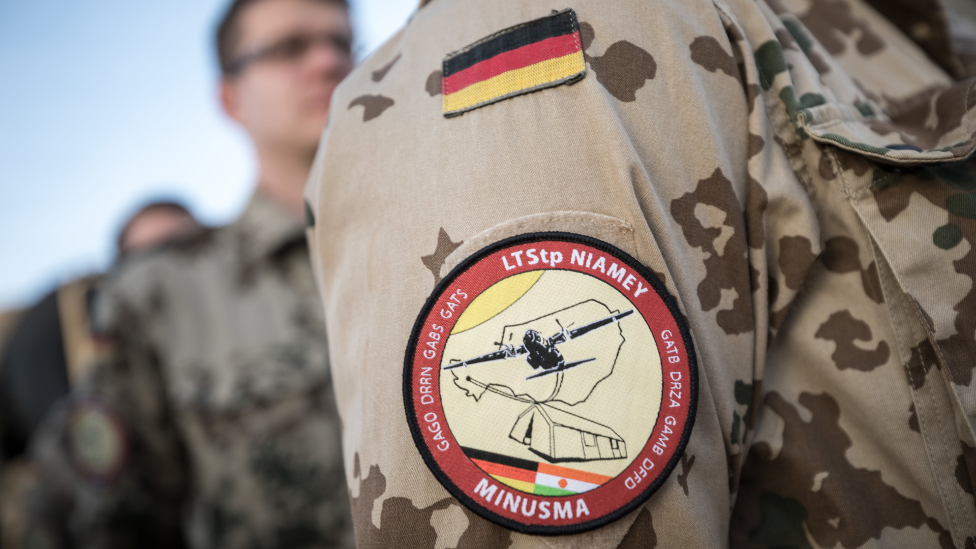 Bundeswehr-Soldat mit Zeichen der UN-Mission Minusma an der Uniform | dpa