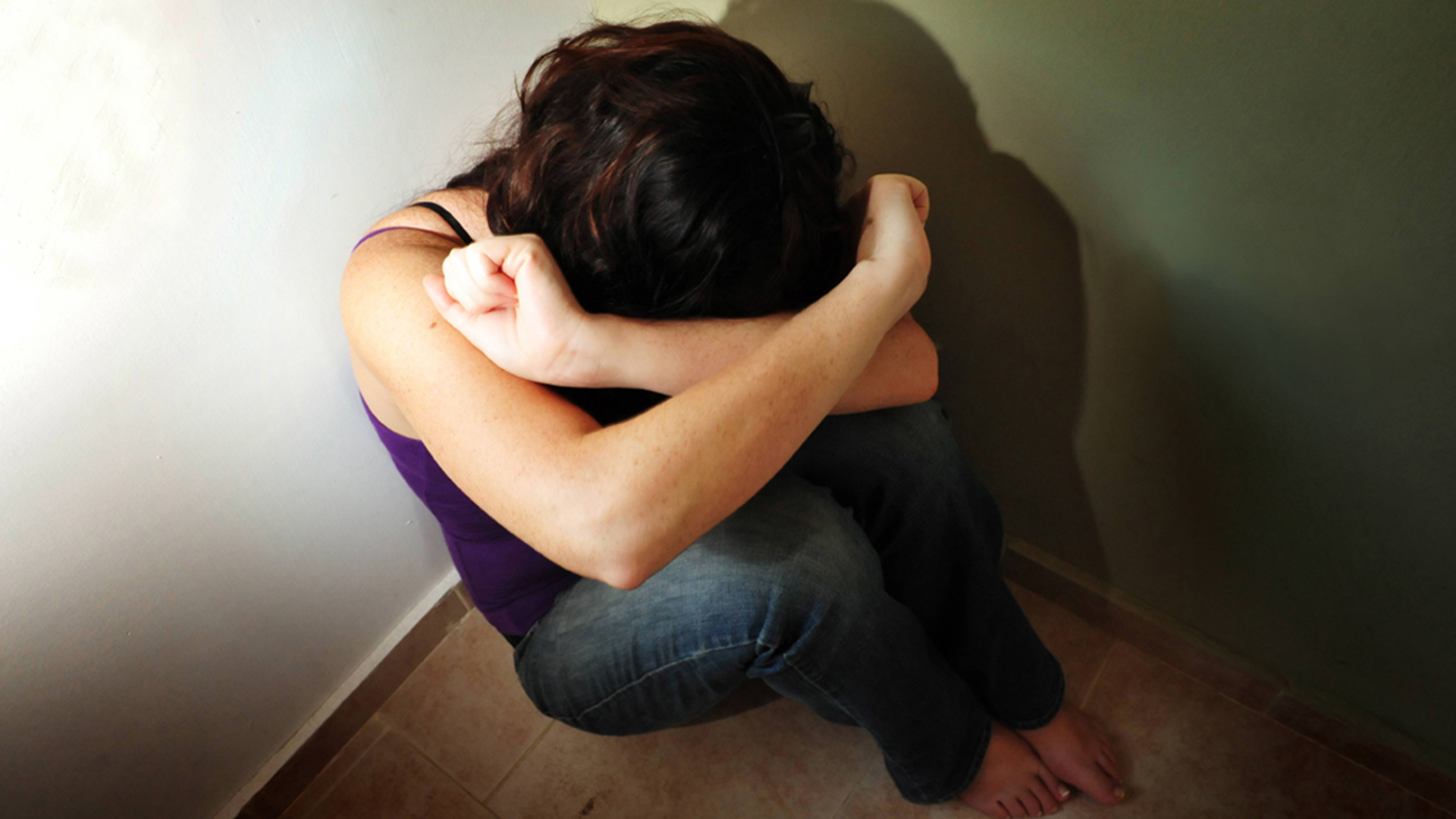 Junges Mädchen als Opfer von häuslicher Gewalt | picture alliance / Photoshot