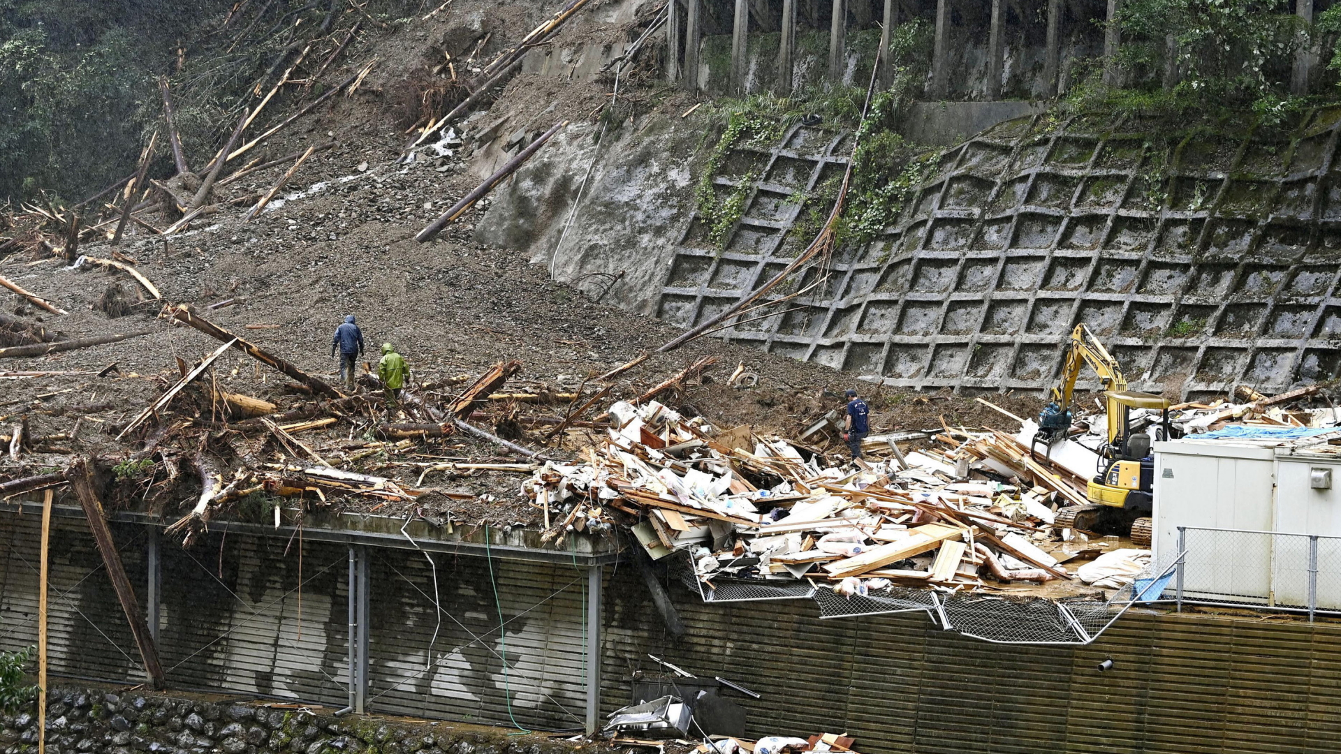 Blick auf Zerstörungen durch den Taifun im japanischen Miyazaki | AP