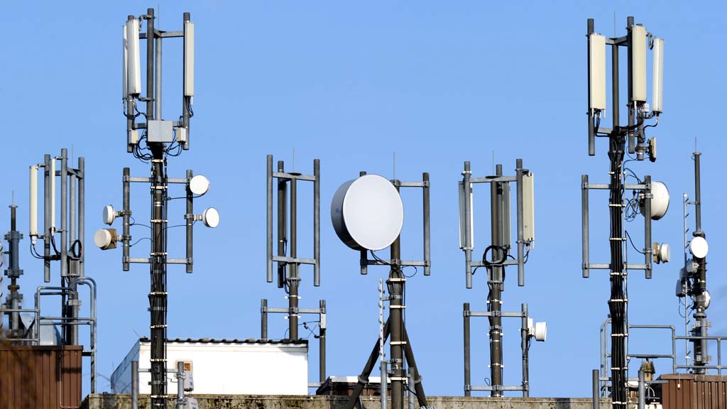 Mobilfunkausbau: Telefónica wegen Funklöchern unter Druck