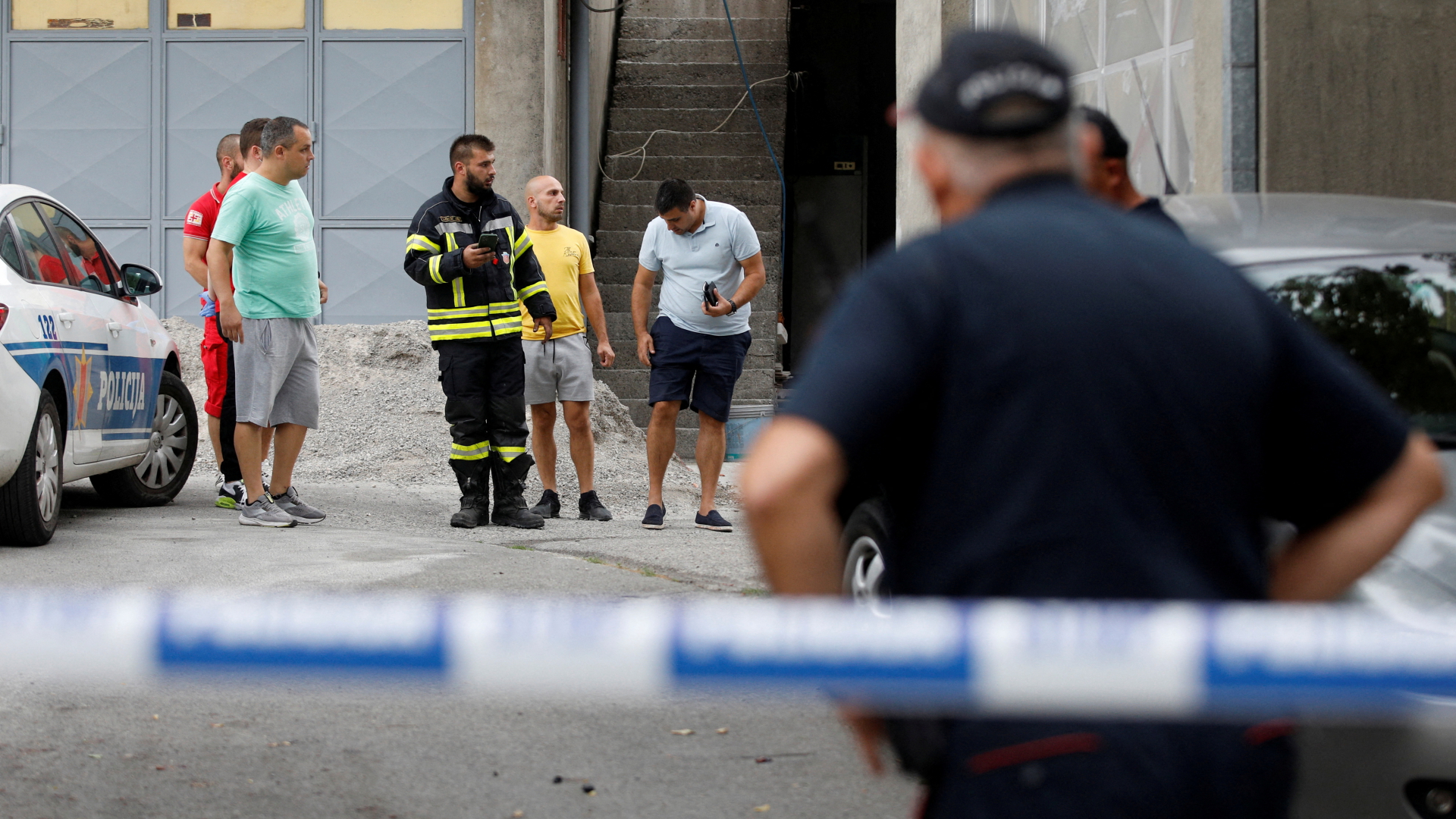 Rettungskräfte am Tatort. | REUTERS