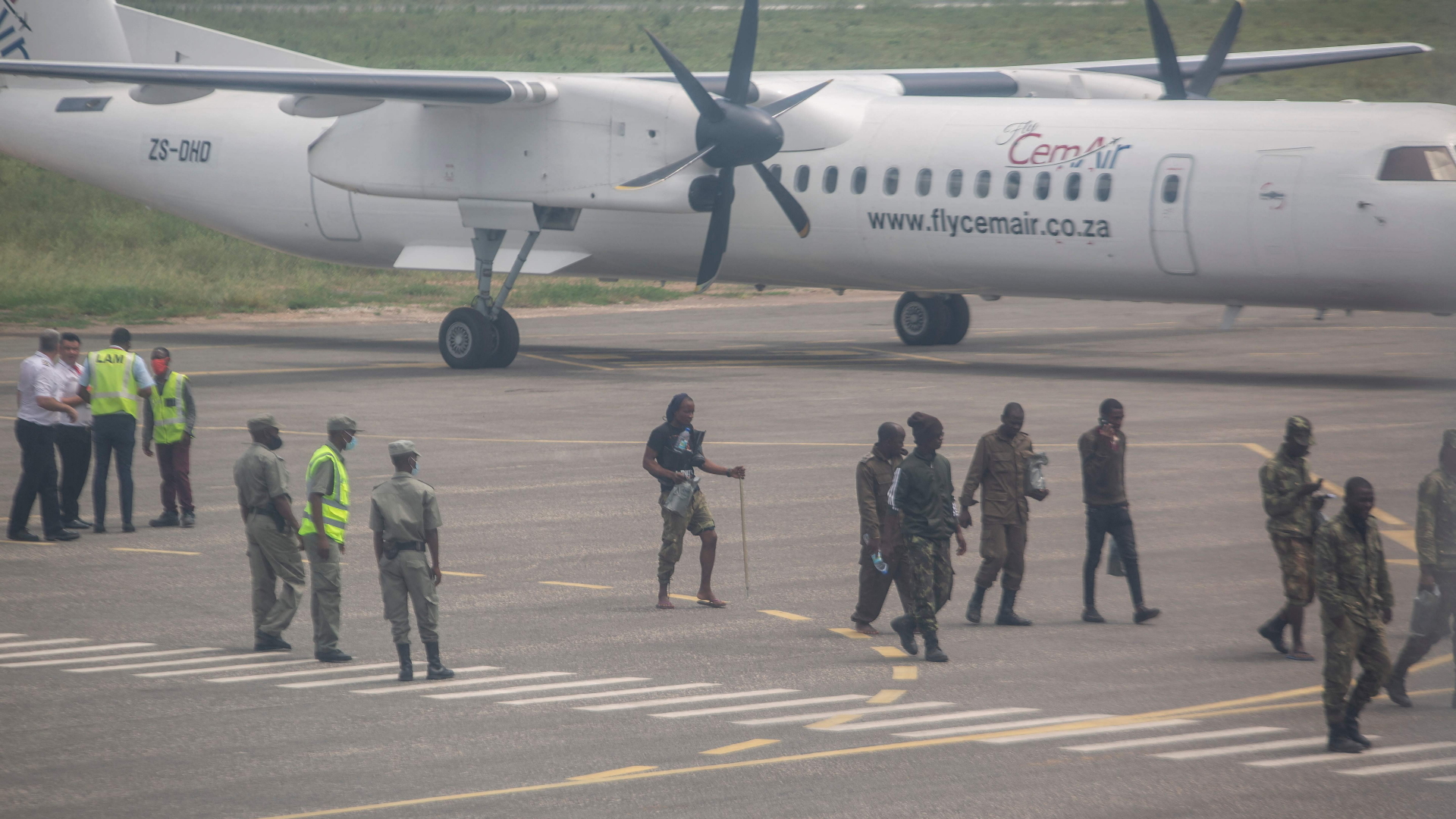 Mosambikanische Soldaten auf dem Flughafen von Pemba (31.03.2021). | AFP