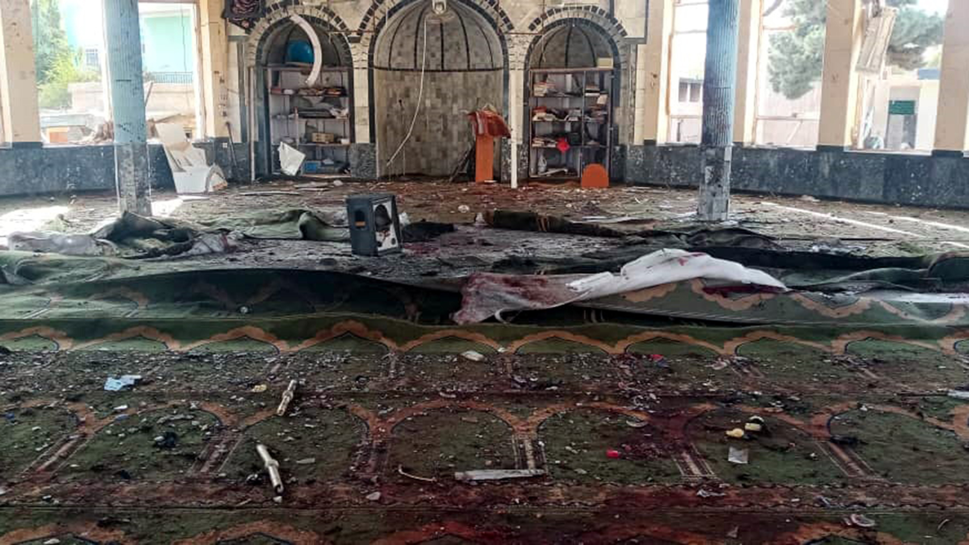 Blick in die durch einen Bombenanschlag zerstörte Moschee der schiitischen Muslime in Kundus (Afghanistan) | EPA