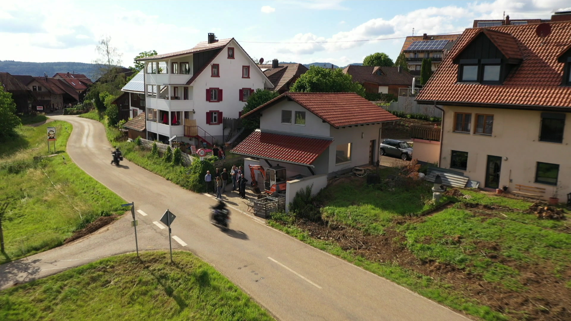 Motorradfahrer fahren durch Kürnberg  | Cecilia Knodt 