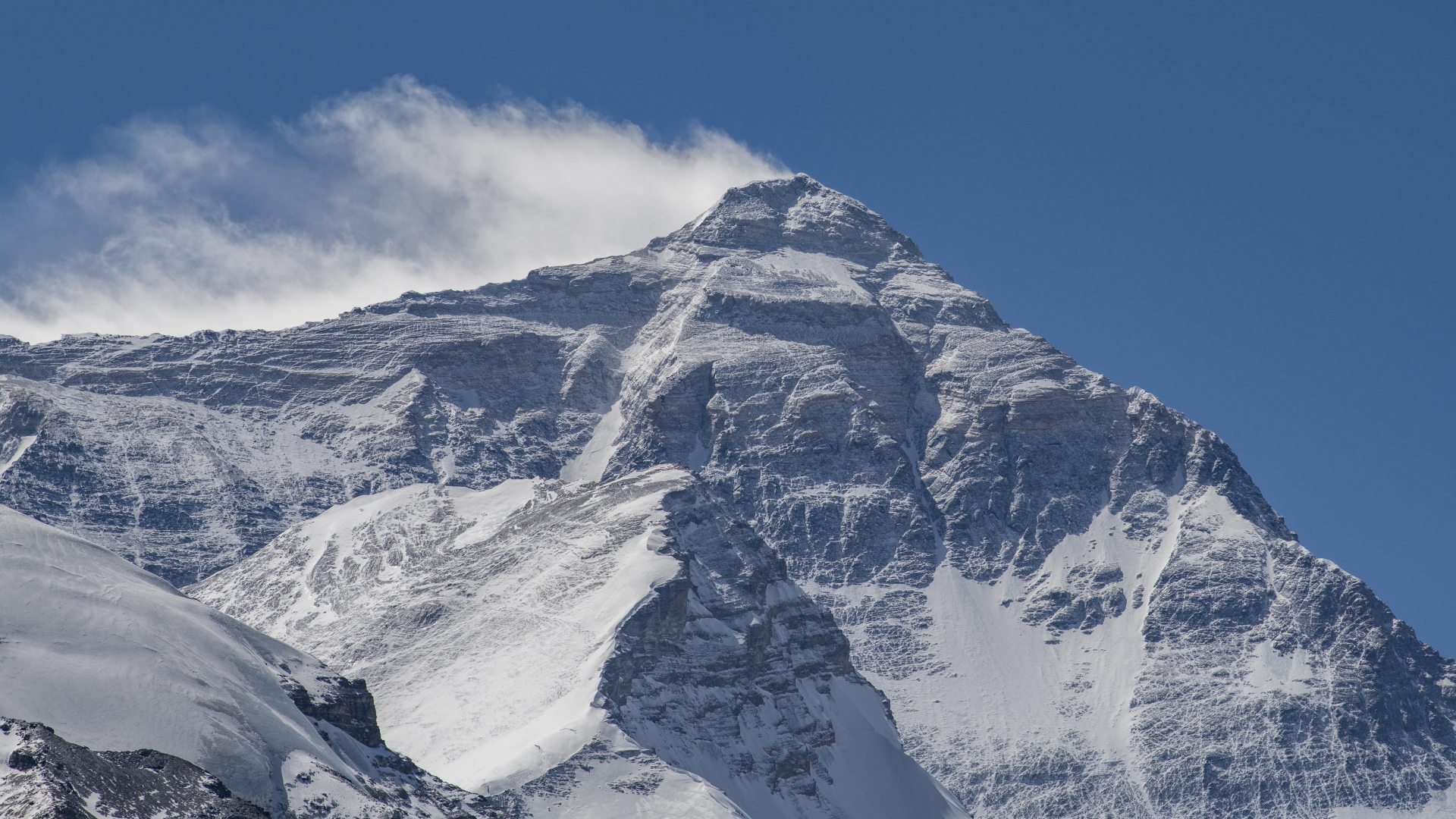 Blick auf den Gipfelbereich des Mount Everests | dpa