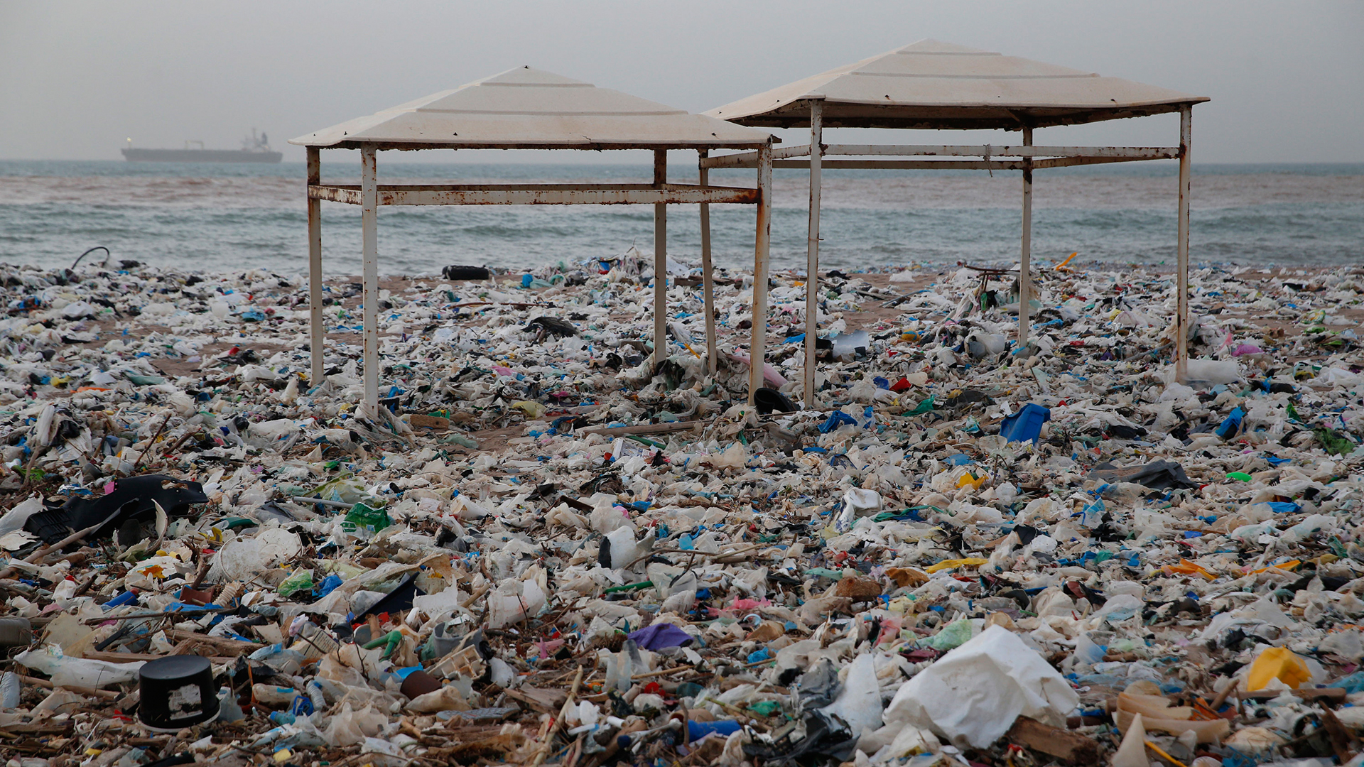 Plastikmüll am Strand im Libanon | AP