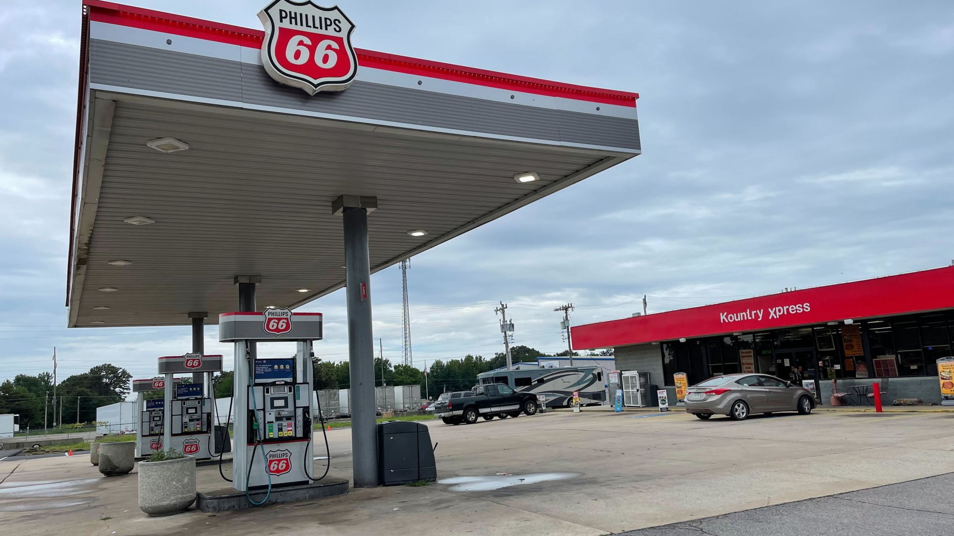 Eine Tankstelle in Mulberry im US-Bundesstaat Arkansas | AP