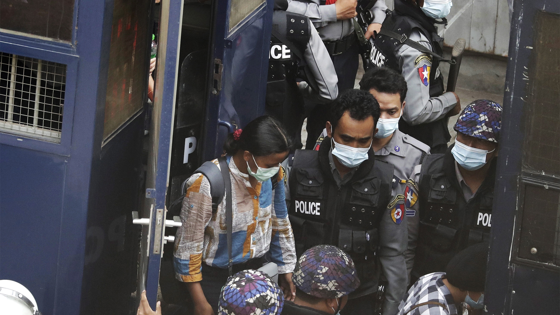 Journalisten werden in Yangon (Myanmar) verhaftet