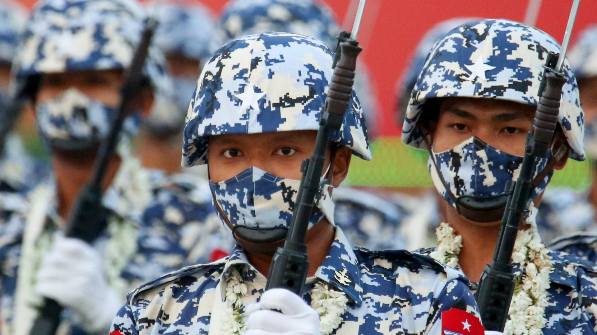 Soldaten bei einer Militärparade in Myanmar. | REUTERS