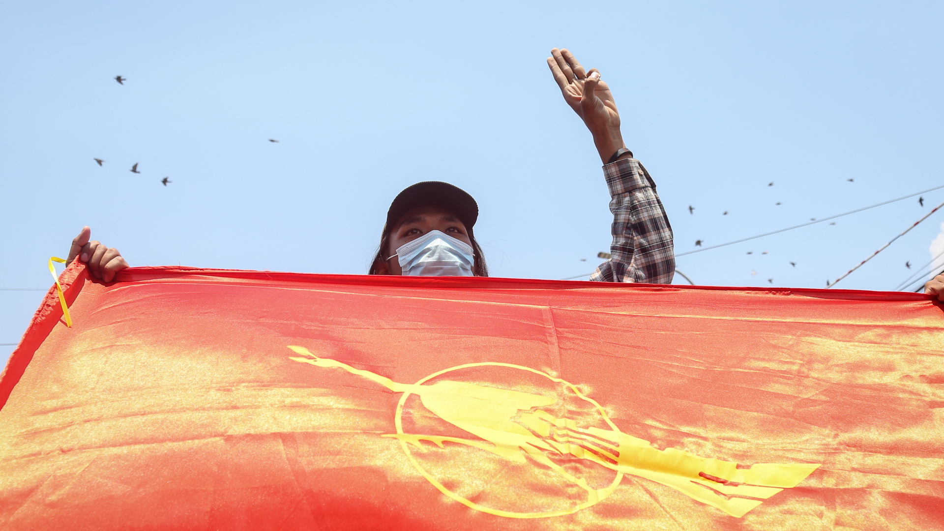 Demonstrantin in Mandalay | EPA