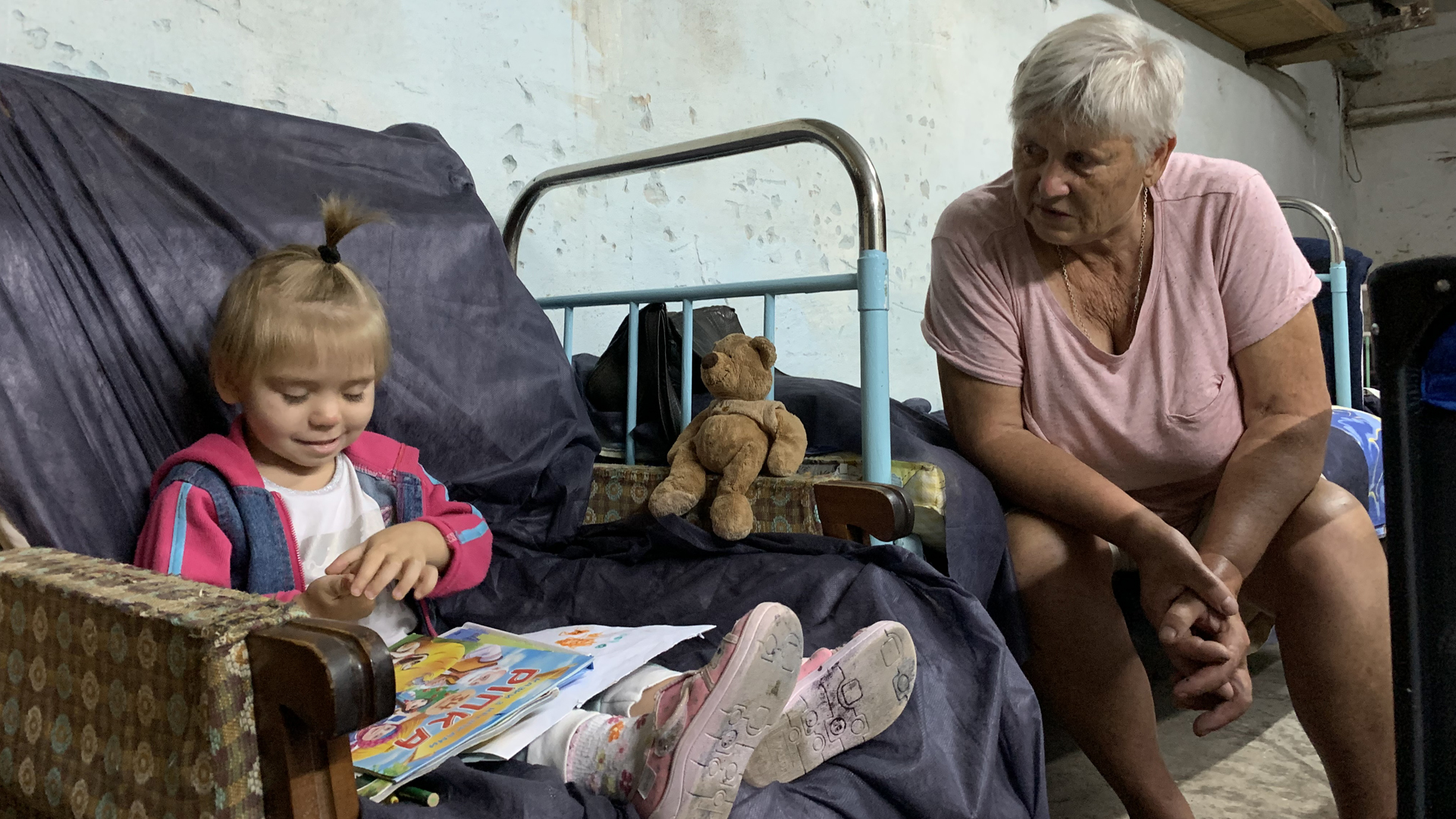 Milenka und ihre Großmutter Julia Pawlowna | Andrea Beer/WDR