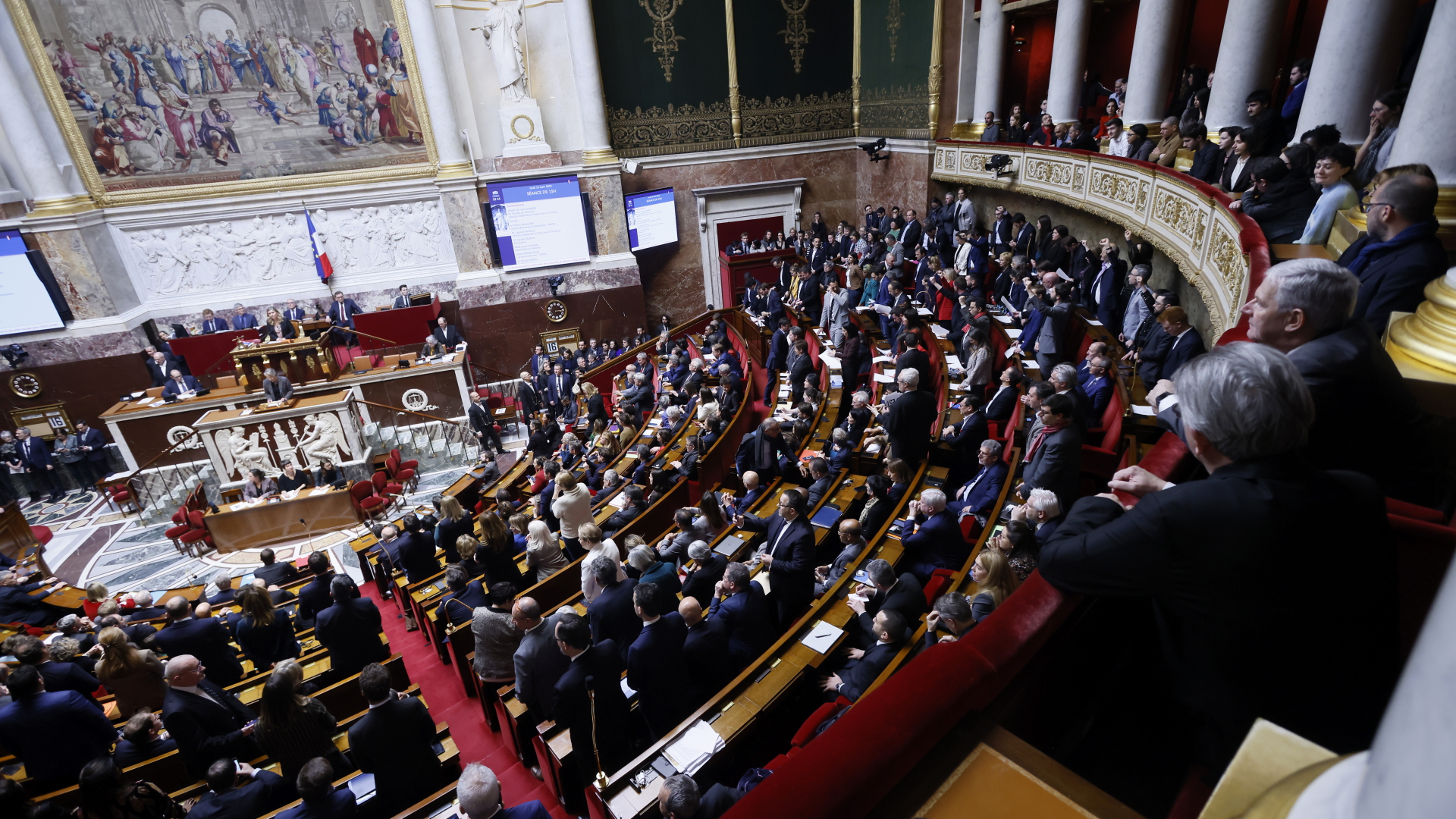 Panoramaaufnahme der Nationalversammlung in Paris während einer Rede von Elisabeth Borne, Premierministerin Frankreichs | dpa