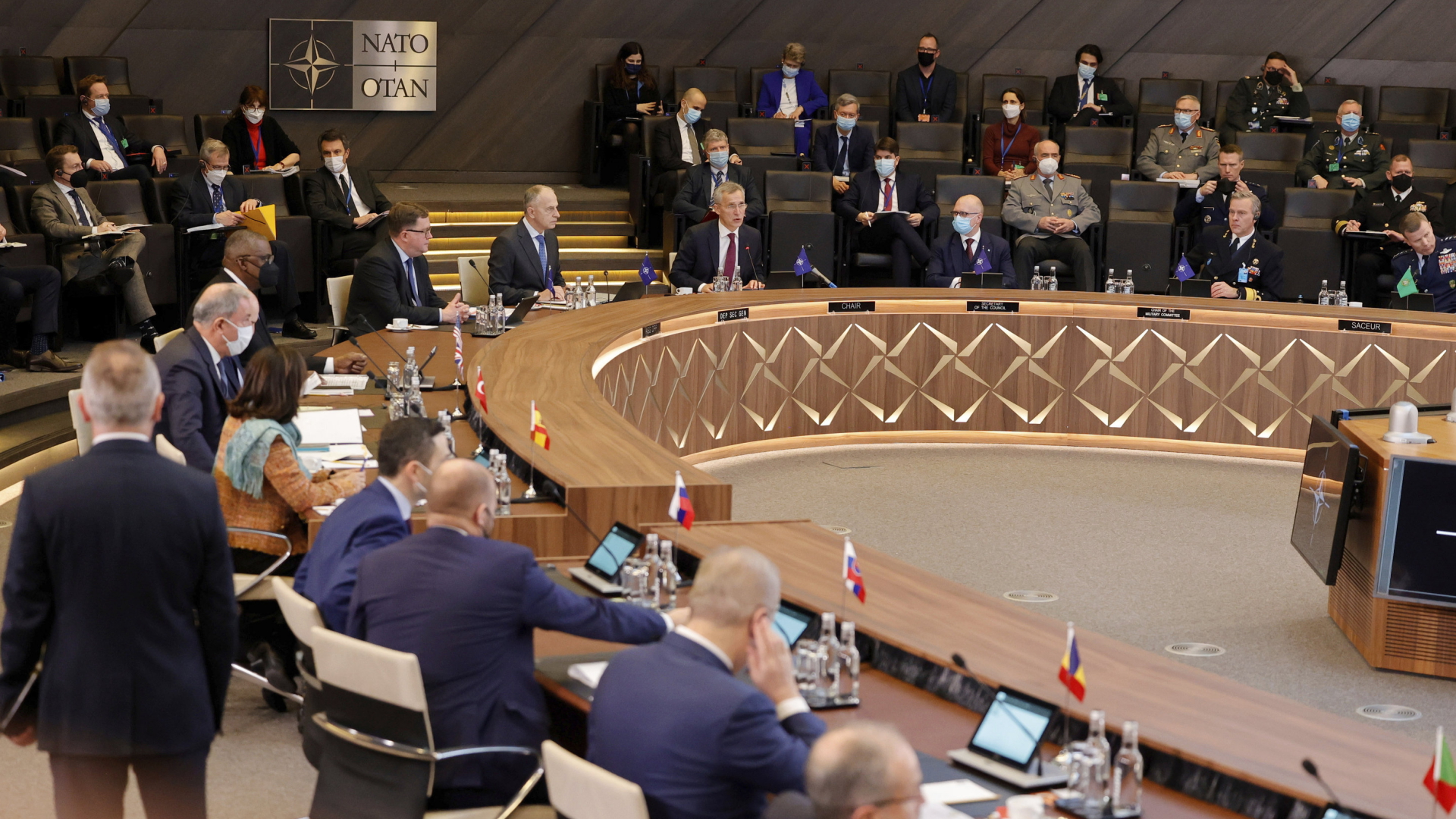 Die Verteidigungsminister der NATO sitzen in Brüssel zusammen, um über die Ukraine-Krise zu beraten. | AP