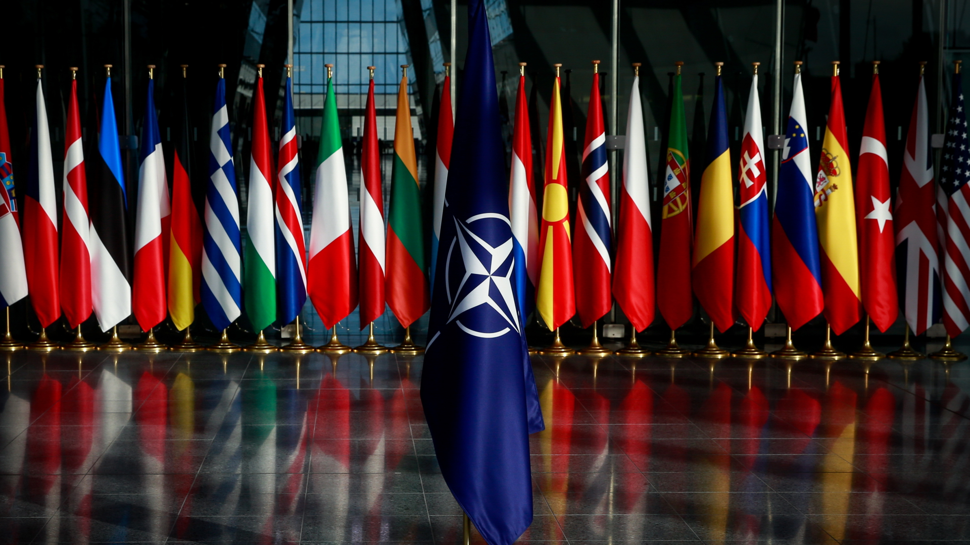 Die Flaggen der NATO-Staaten | EPA
