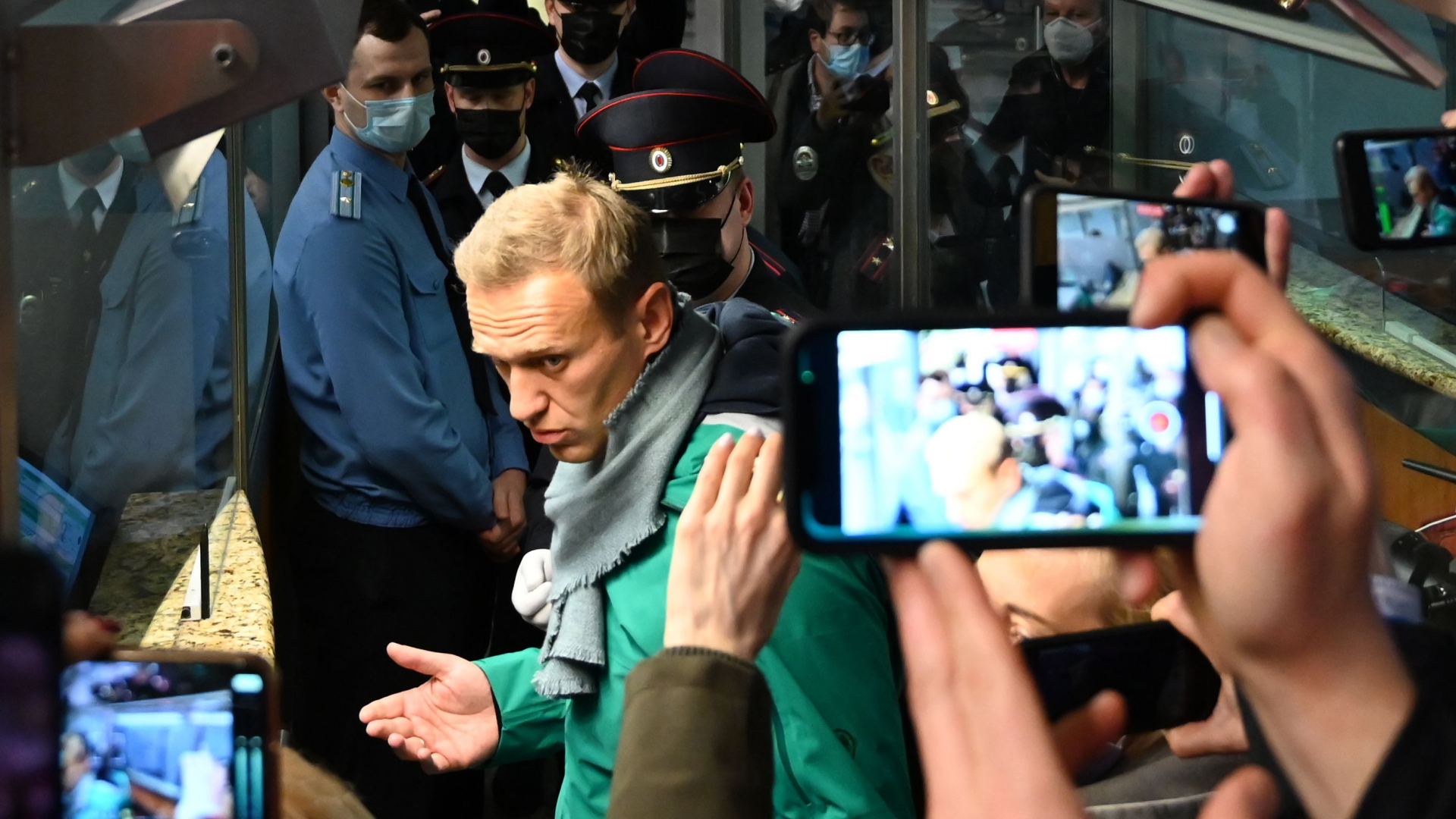 Nawalny wird am Moskauer Flughafen festgenommen | AFP