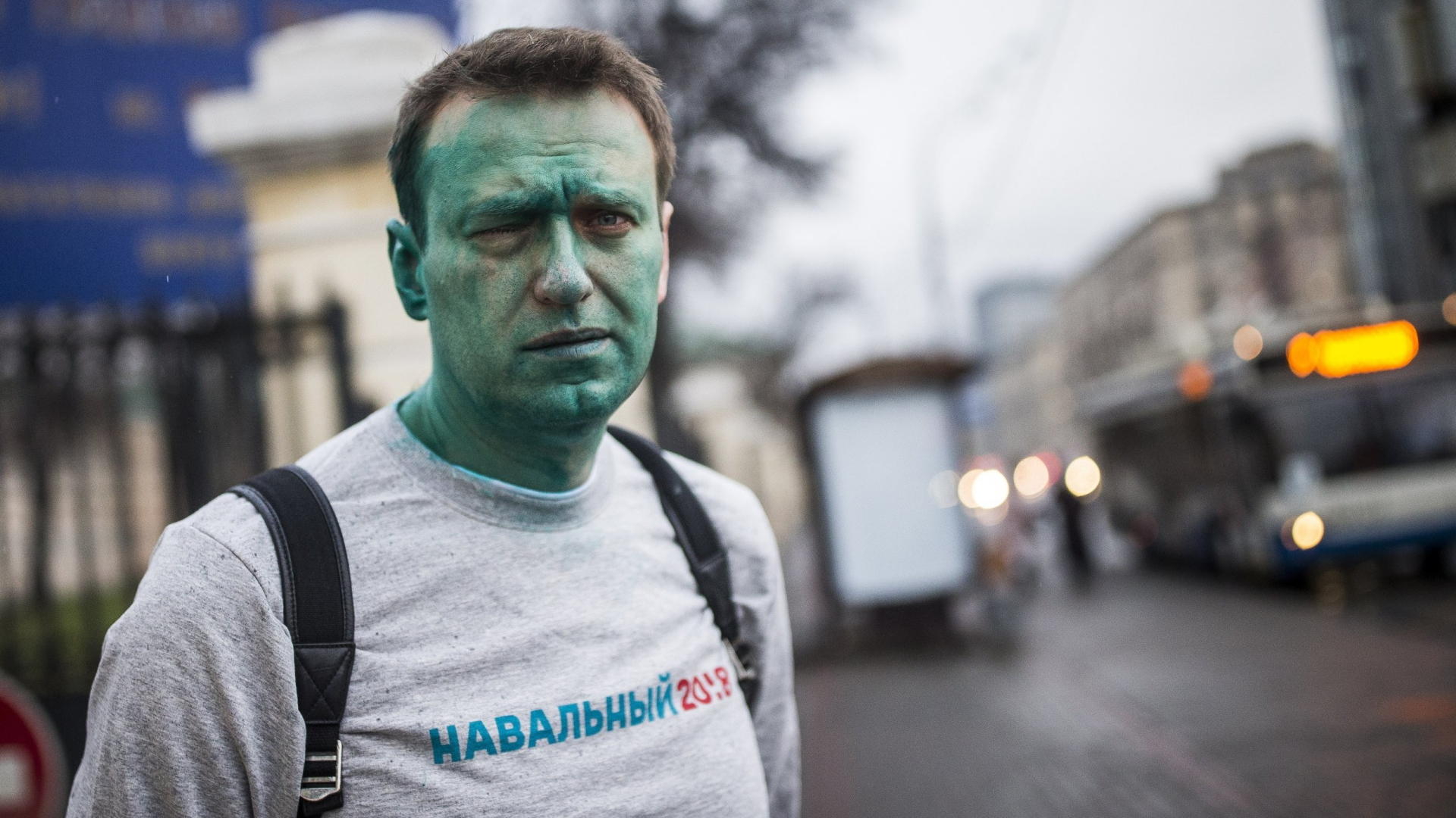 Kreml-Kritiker Alexej Nawalny mit grünem Gesicht nach einer Farbattacke Ende April | dpa