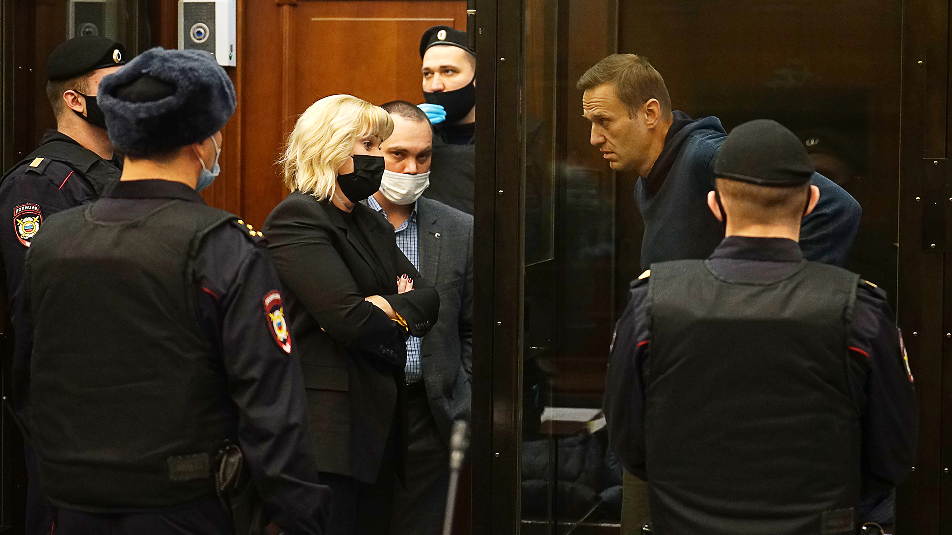 Nawalny und seine Anwälte im Moskauer Stadtgericht | dpa