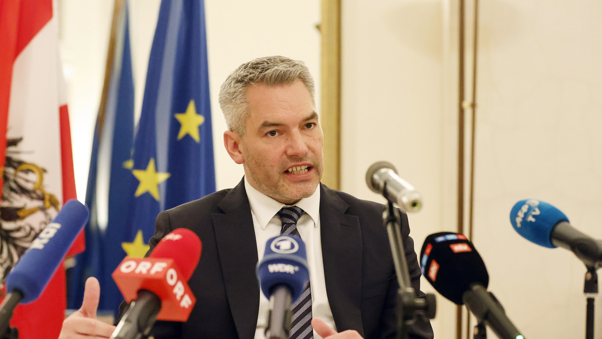 Österreichs Kanzler Nehammer nach der Pressekonferenz mit Putin | EPA