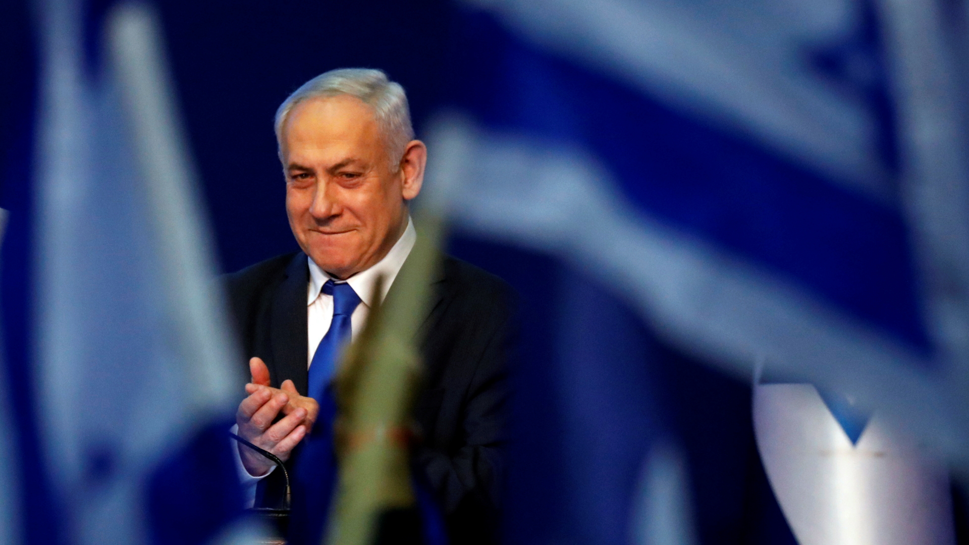 Israels Premierminister Benjamin Netanjahu feiert seinen Wahlsieg. | REUTERS